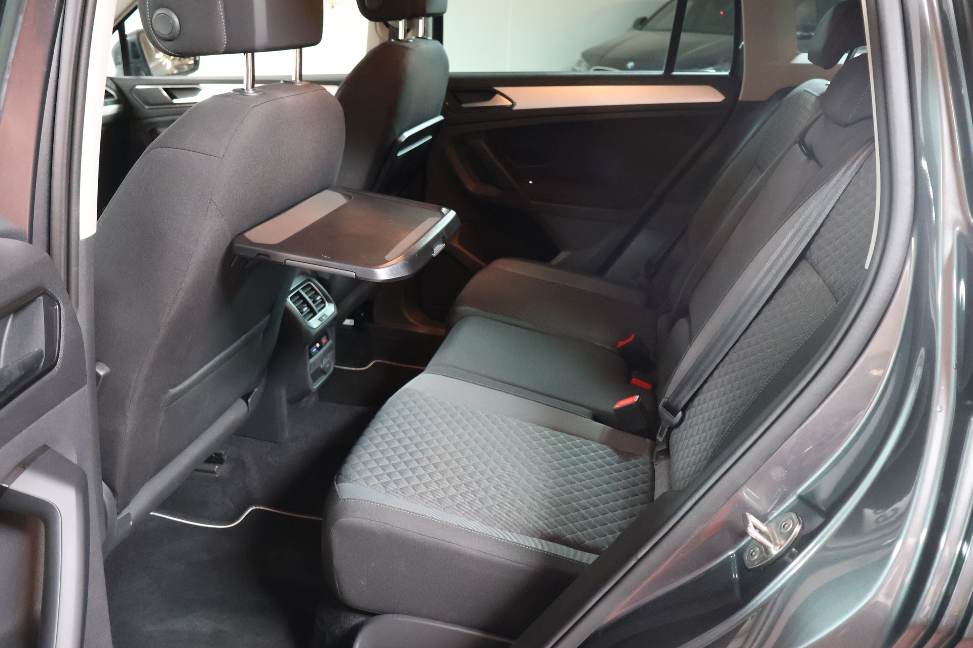 VW Tiguan 2.0 TDI SCR Comfortline 4Motion DSG-image-16