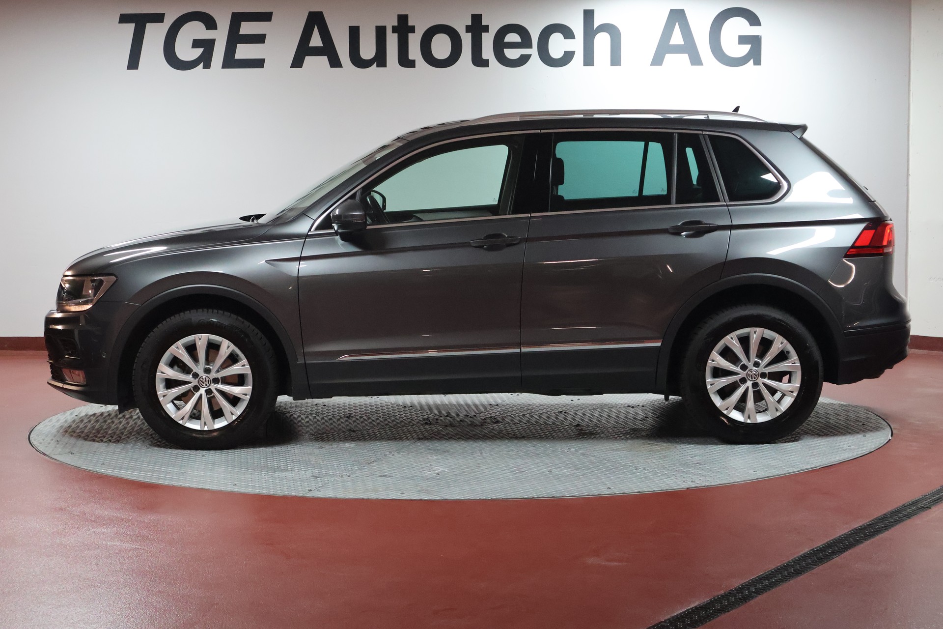 VW Tiguan 2.0 TDI SCR Comfortline 4Motion DSG-image-3