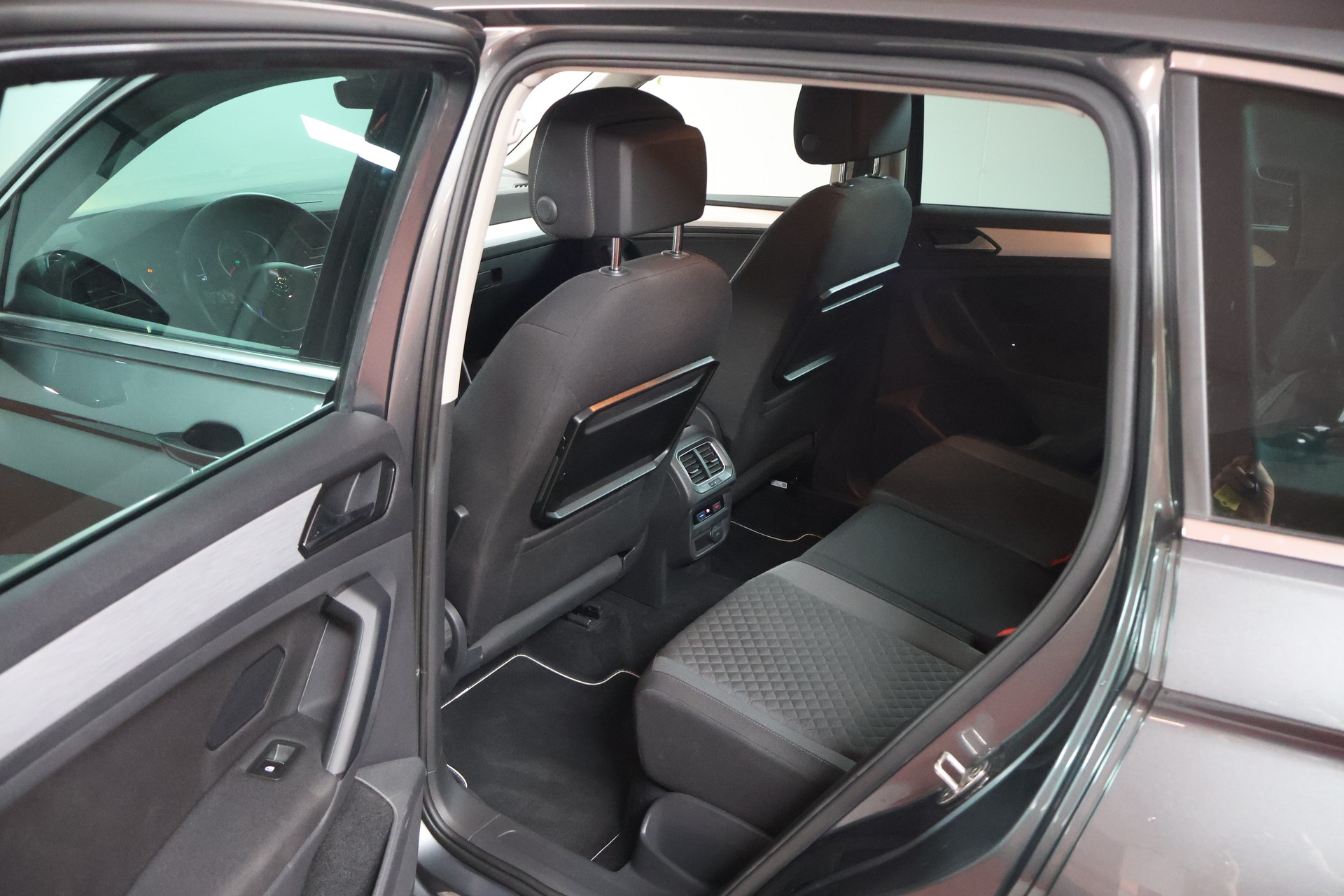 VW Tiguan 2.0 TDI SCR Comfortline 4Motion DSG-image-15