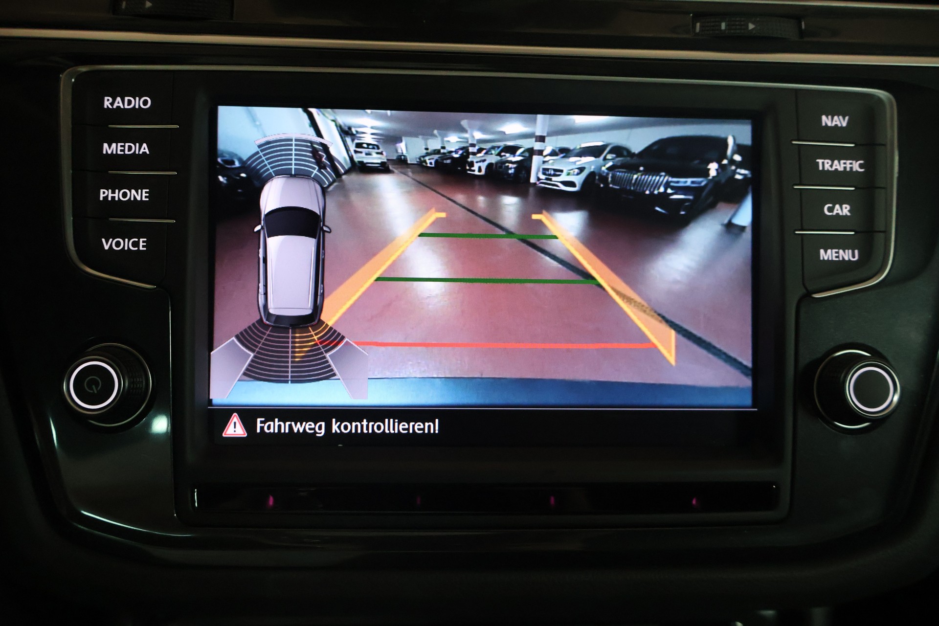 VW Tiguan 2.0 TDI SCR Comfortline 4Motion DSG-image-11
