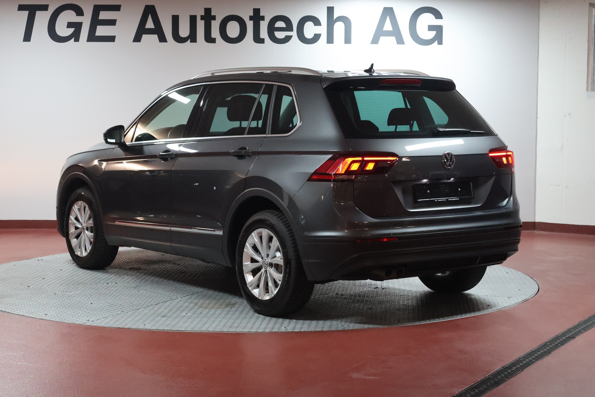 VW Tiguan 2.0 TDI SCR Comfortline 4Motion DSG-image-17
