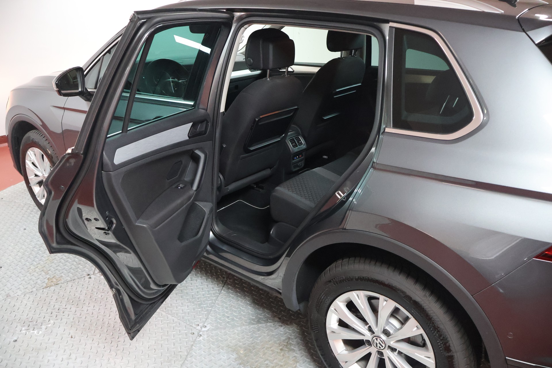 VW Tiguan 2.0 TDI SCR Comfortline 4Motion DSG-image-14