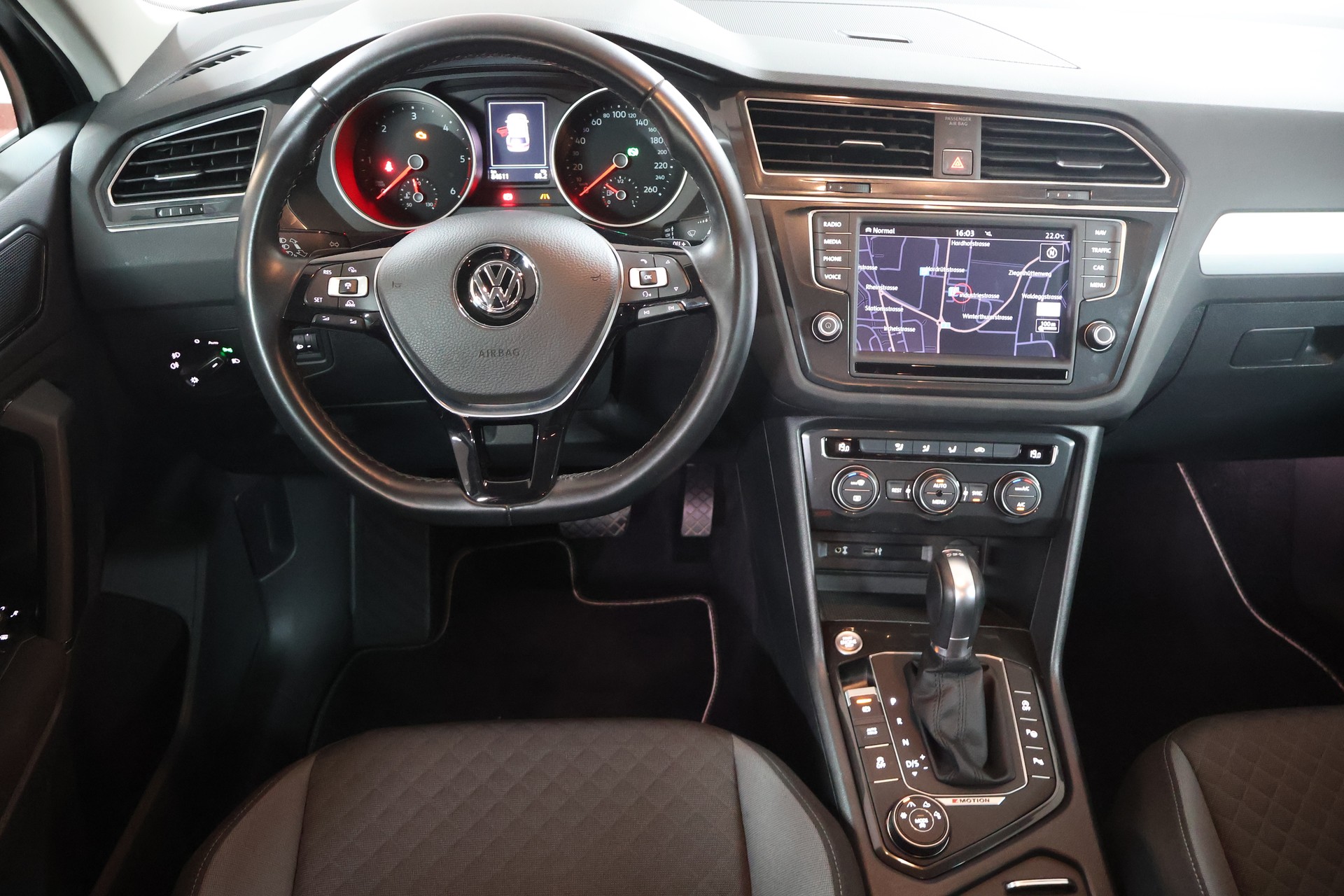 VW Tiguan 2.0 TDI SCR Comfortline 4Motion DSG-image-8
