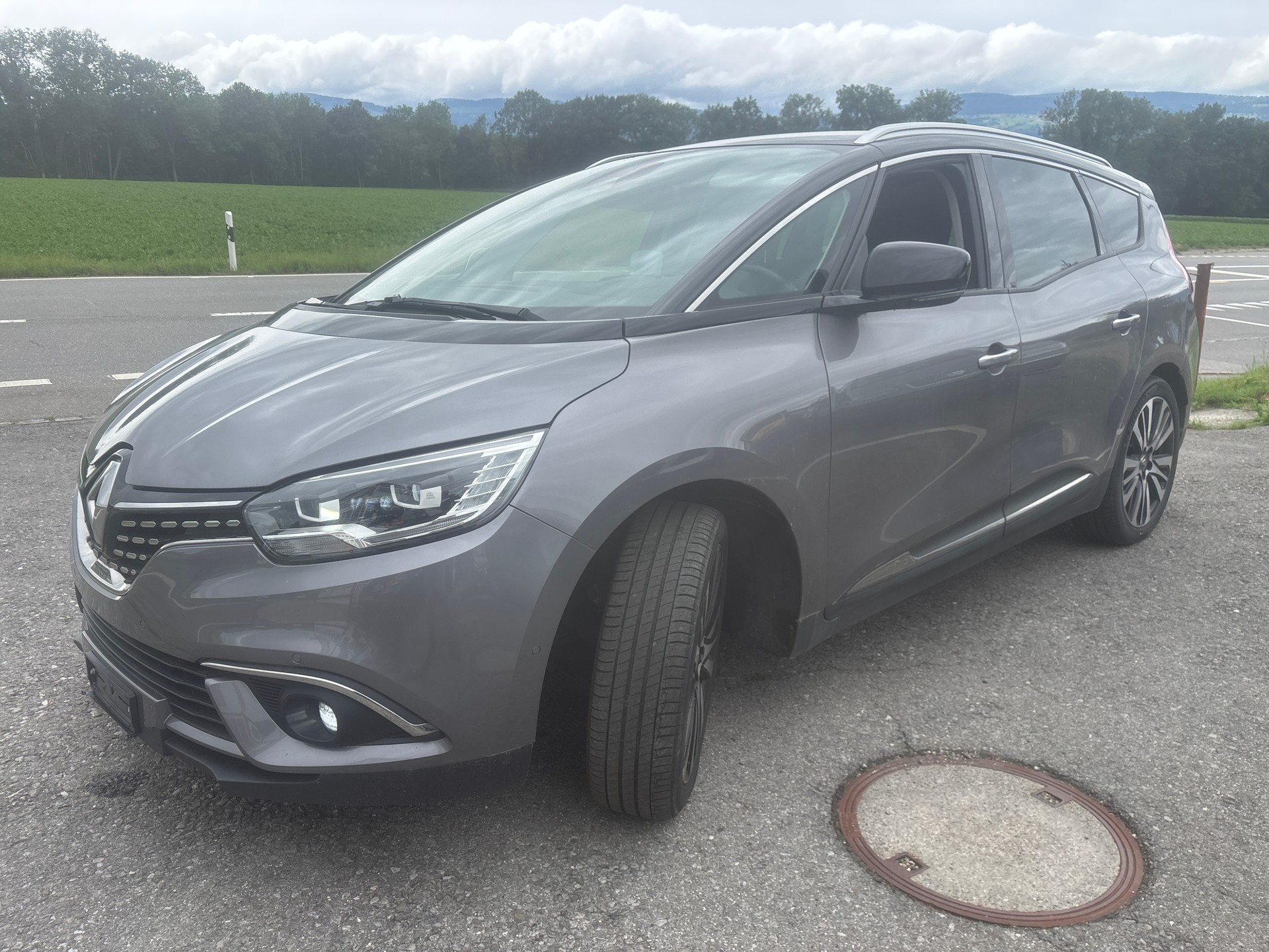 RENAULT Grand Scénic 1.8 dCi Intens EDC-image-1