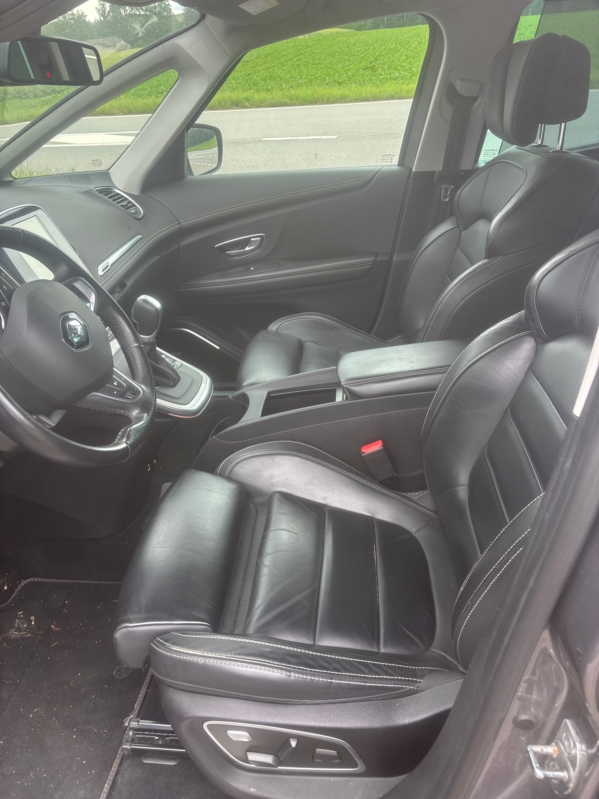 RENAULT Grand Scénic 1.8 dCi Intens EDC-image-2