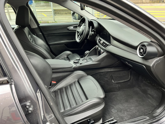 ALFA ROMEO Giulia 2.0 Veloce Q4 Automat-image-3