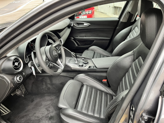 ALFA ROMEO Giulia 2.0 Veloce Q4 Automat-image-4