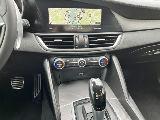 ALFA ROMEO Giulia 2.0 Veloce Q4 Automat-image-6