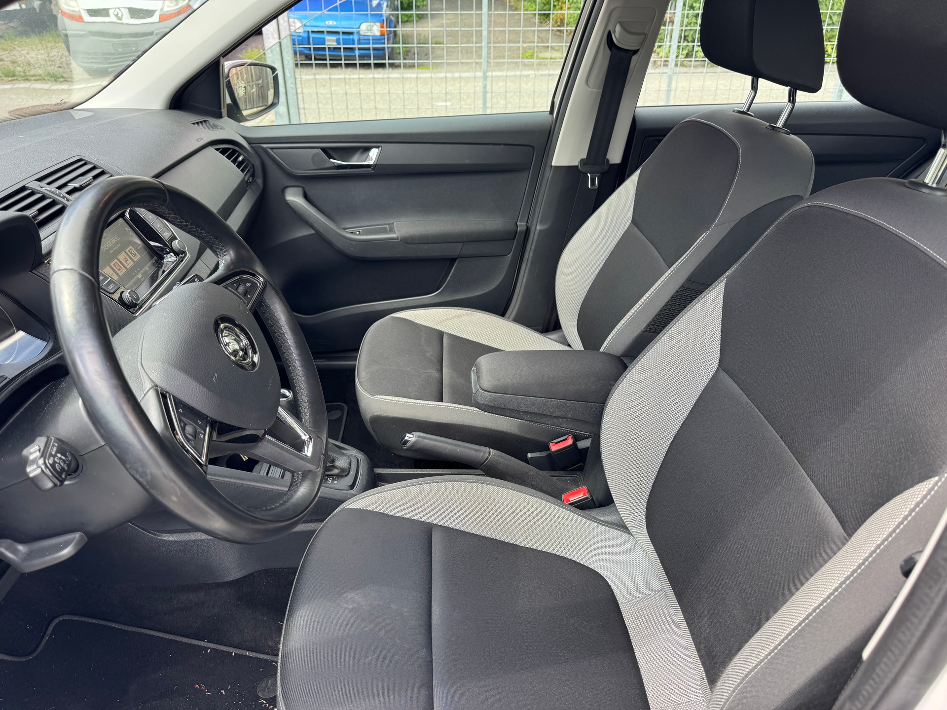 SKODA Fabia 1.4 TDI Ambition DSG-image-8