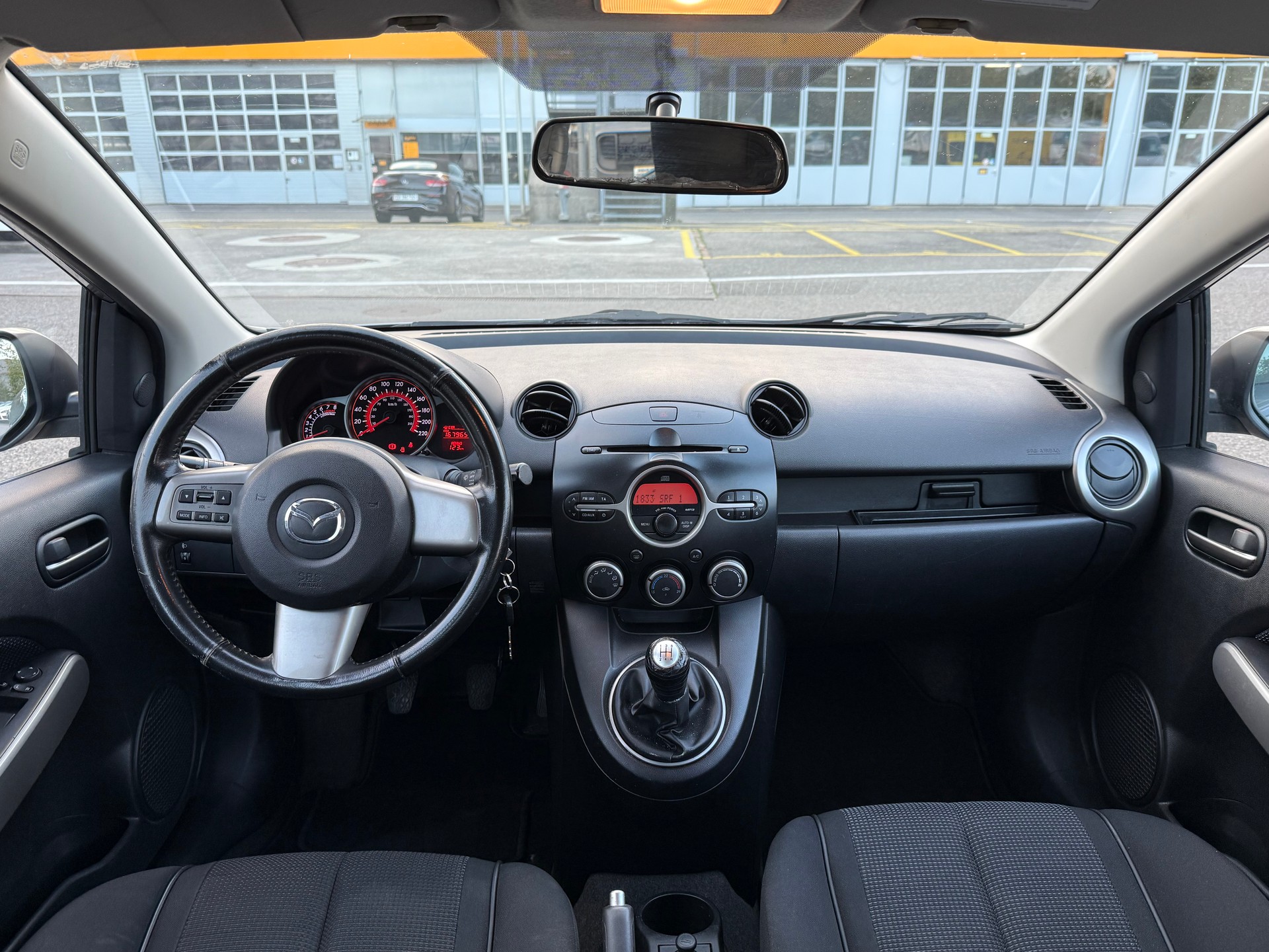 MAZDA 2 1.5i 16V Sport / Frisch ab MFK 03.12.2025 / Servicegepflegt bei Mazda / PDC / AUX / Klima-image-7