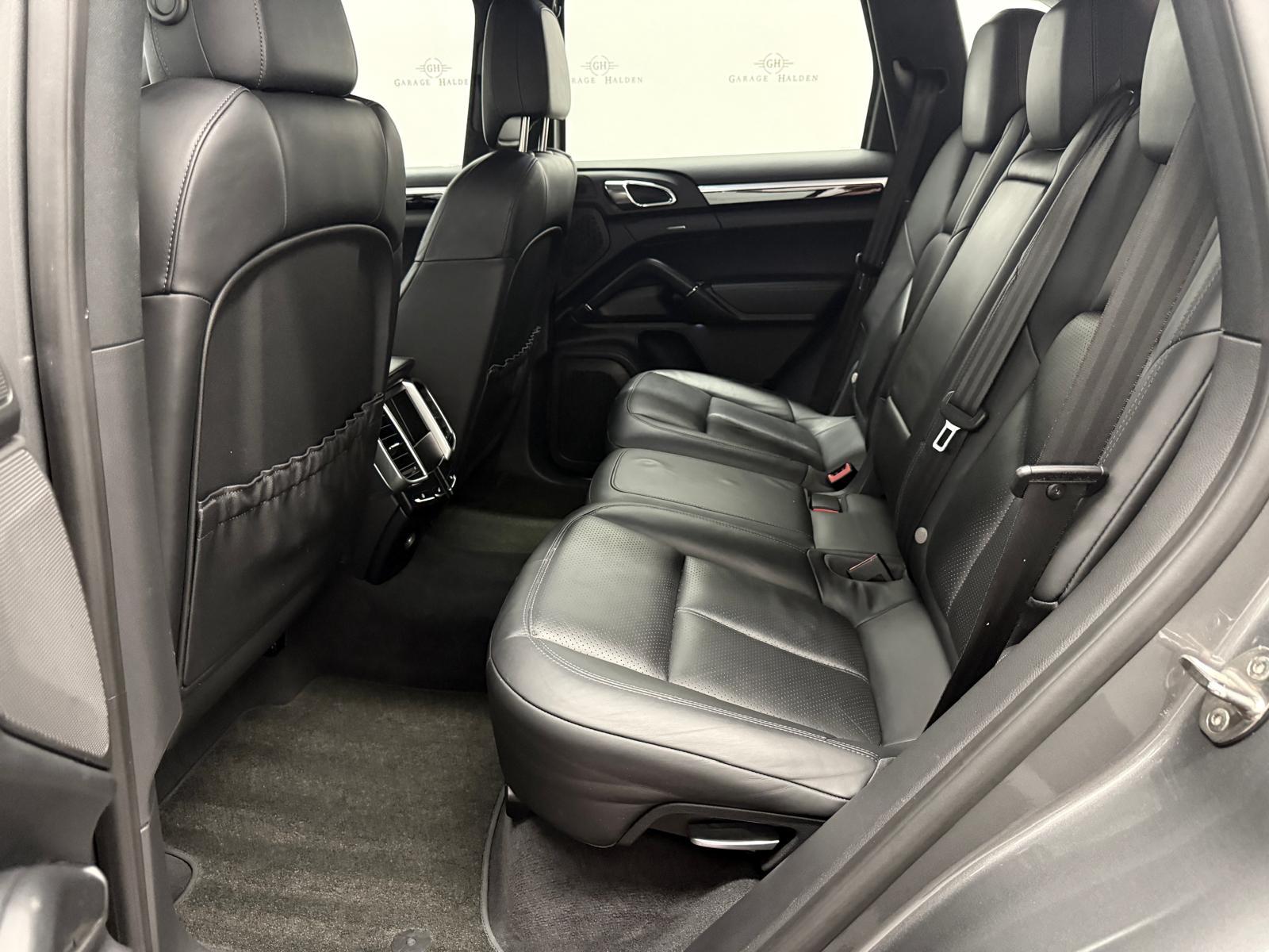 PORSCHE Cayenne 3.0 V6 S Hybrid-image-14