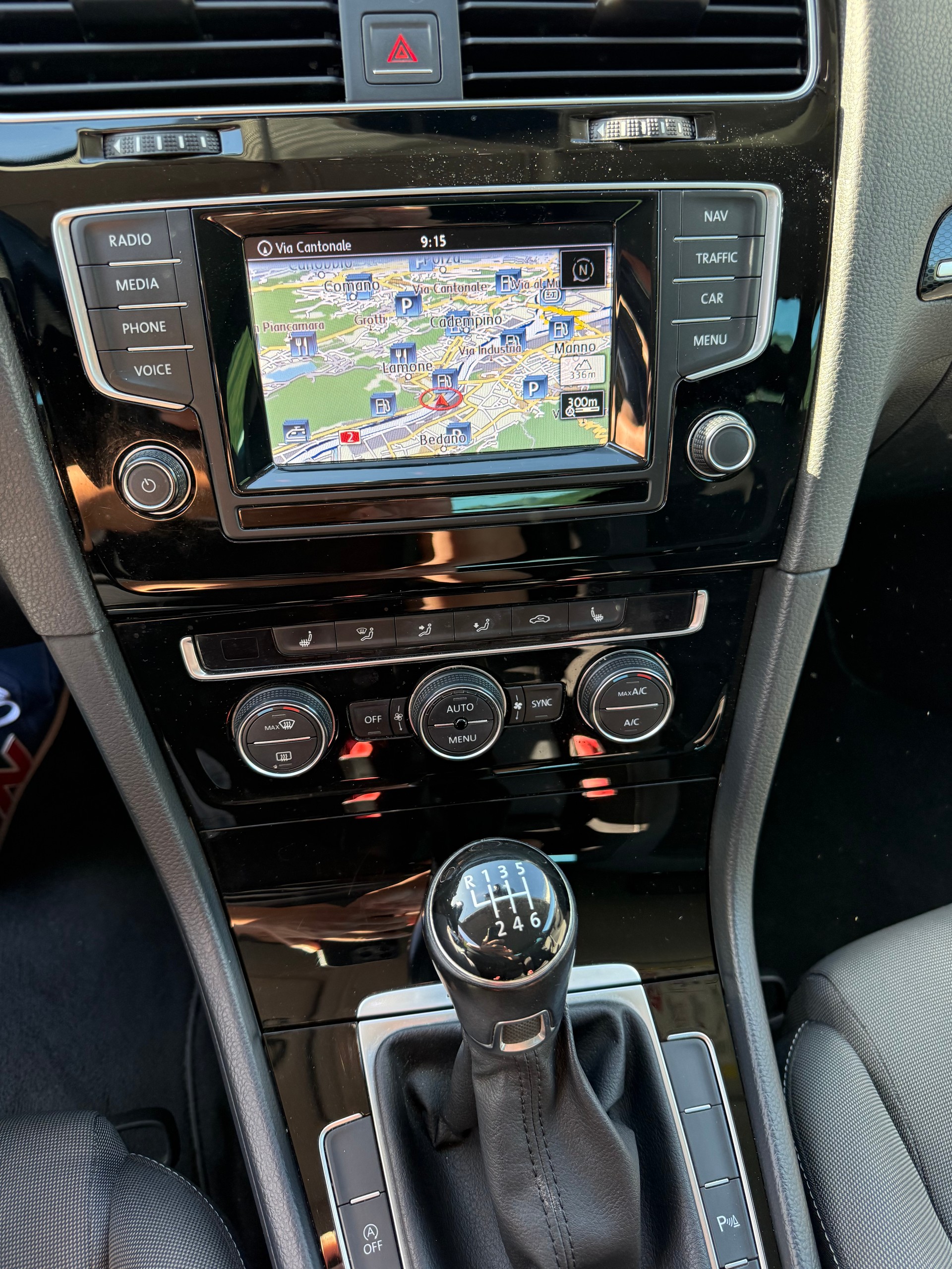 VW Golf 2.0 TDI Highline 4Motion-image-8