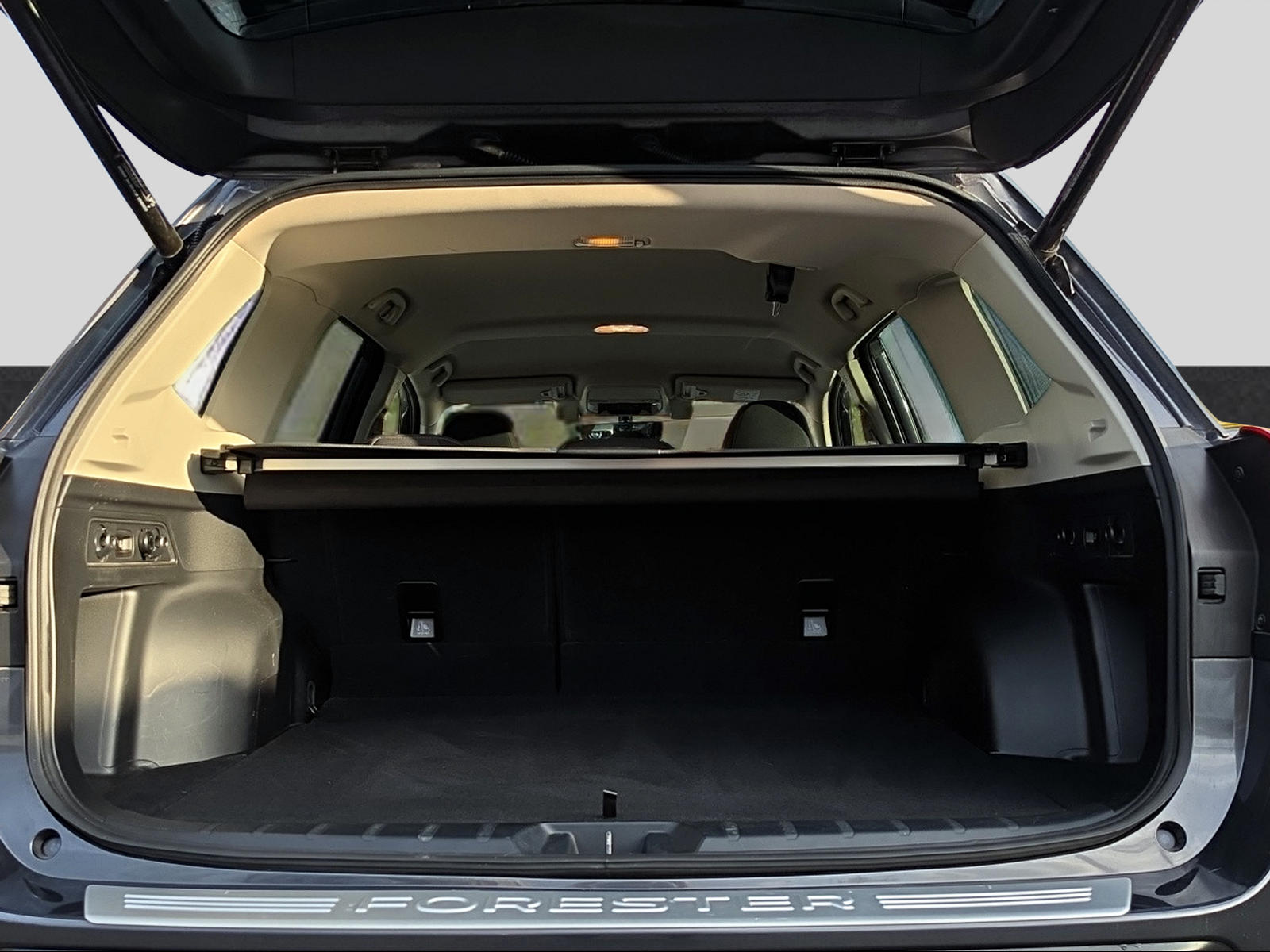 SUBARU Forester Station 2.0i e-Boxer Swiss Plus-image-13