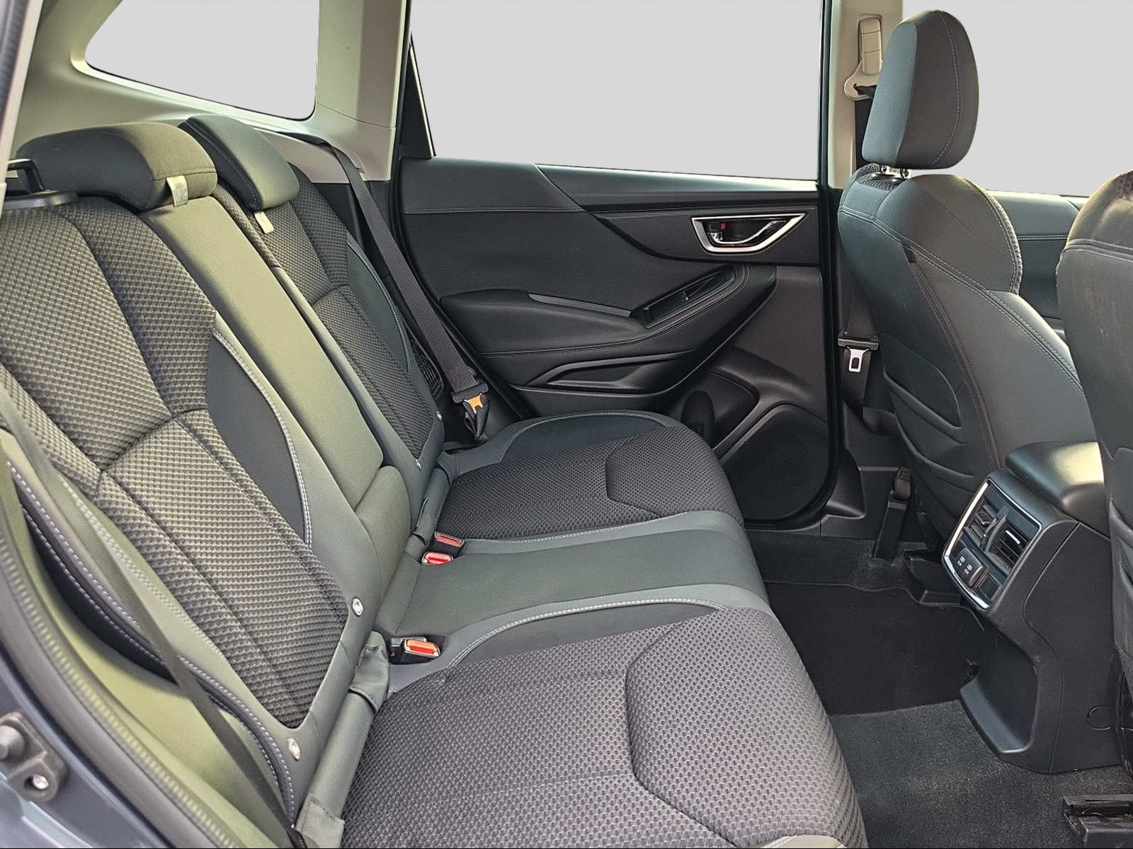 SUBARU Forester Station 2.0i e-Boxer Swiss Plus-image-12