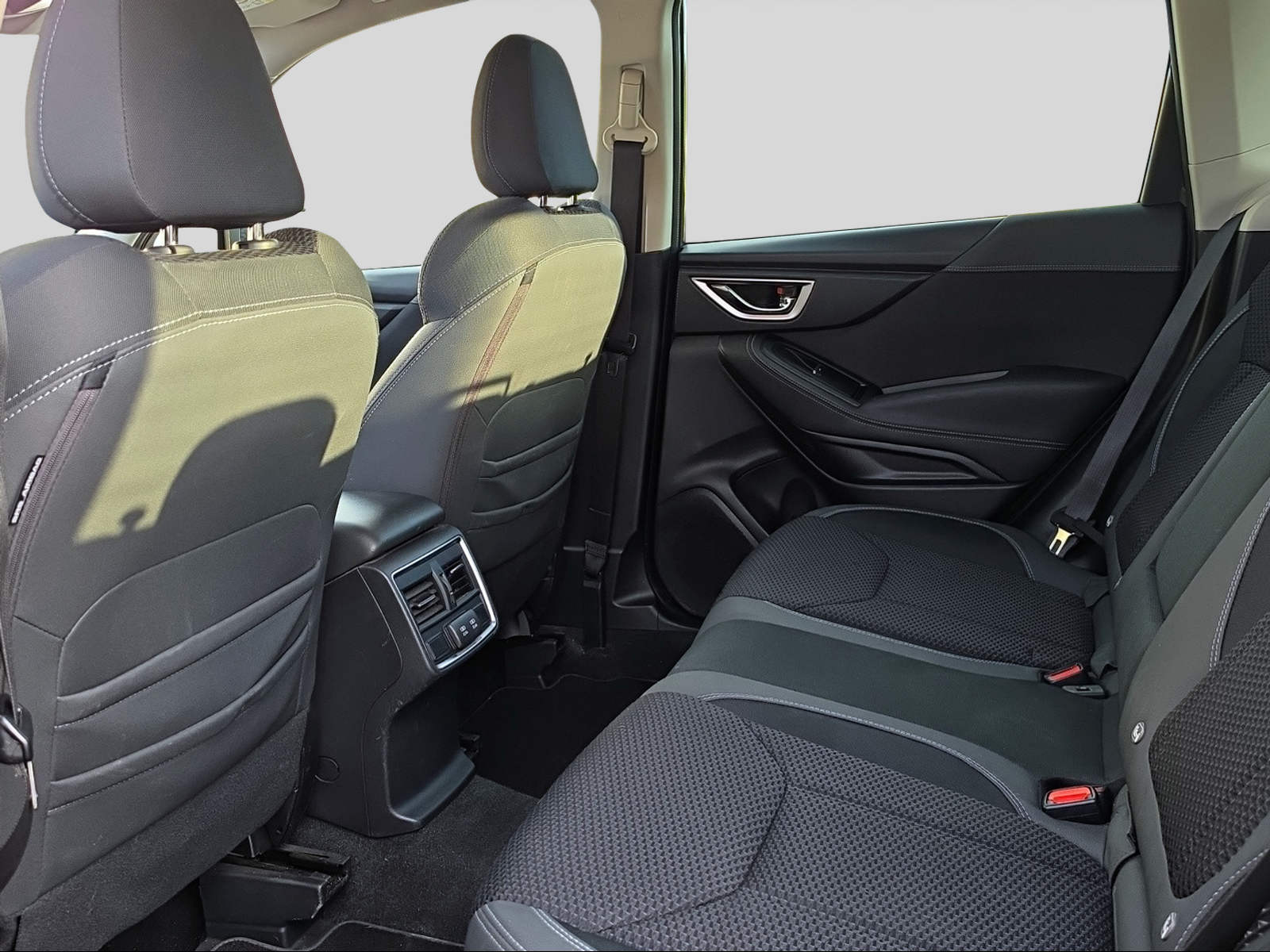 SUBARU Forester Station 2.0i e-Boxer Swiss Plus-image-11