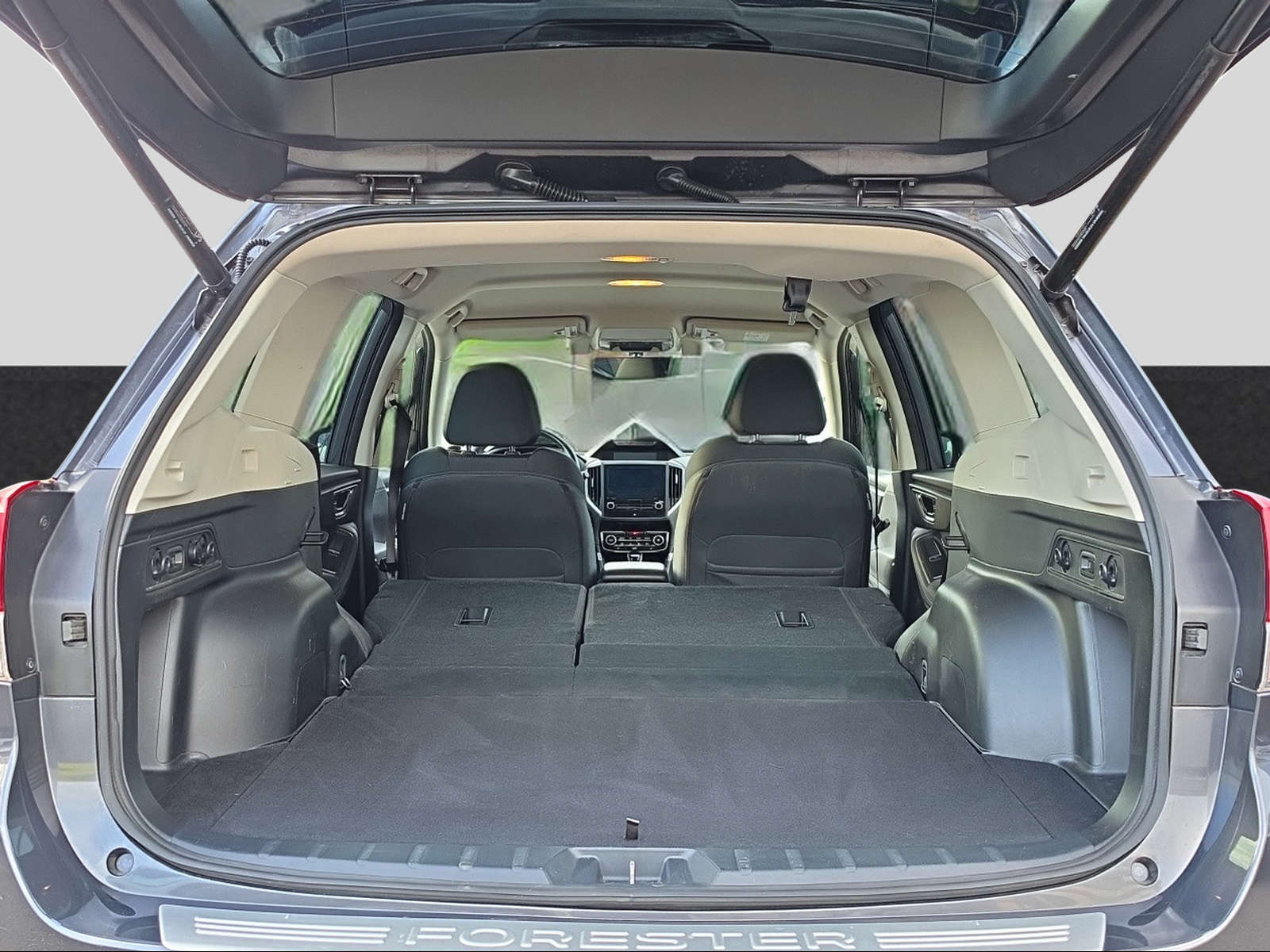 SUBARU Forester Station 2.0i e-Boxer Swiss Plus-image-14