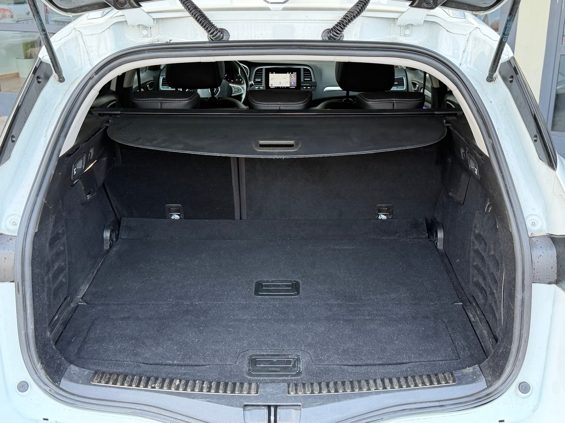 RENAULT Mégane Grandtour 1.5 dCi Intens EDC-image-8