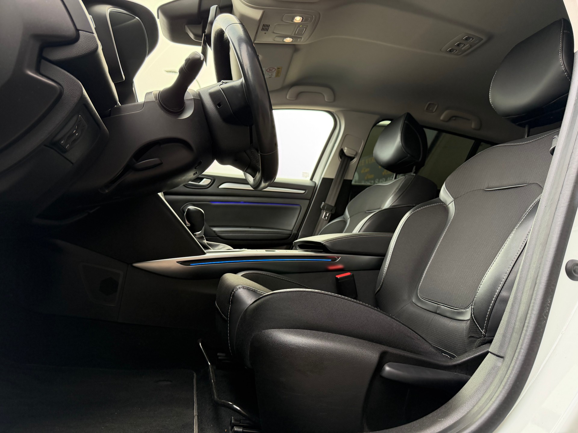 RENAULT Mégane Grandtour 1.5 dCi Intens EDC-image-7
