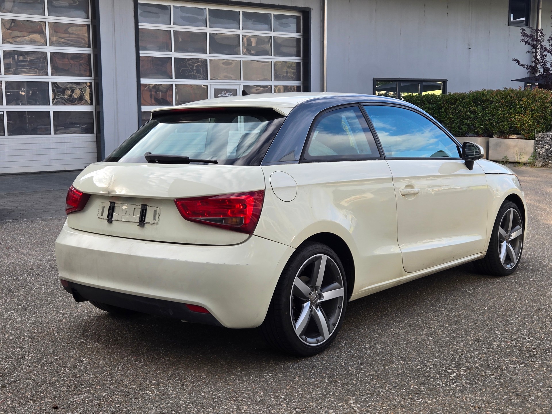AUDI A1 1.2 TFSI Ambition-image-3