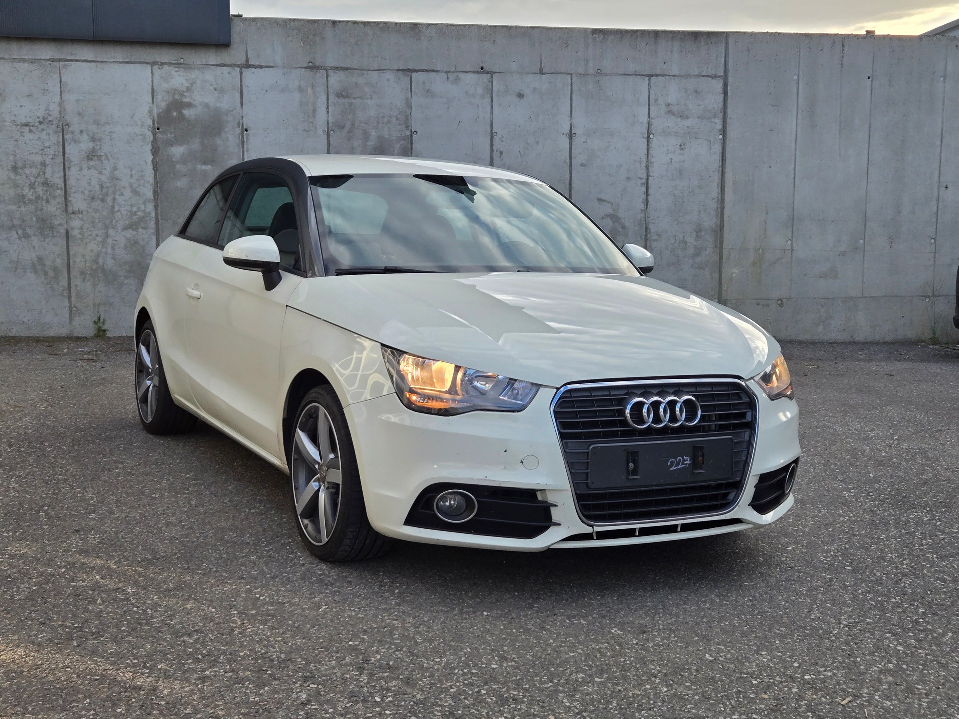 AUDI A1 1.2 TFSI Ambition-image-1