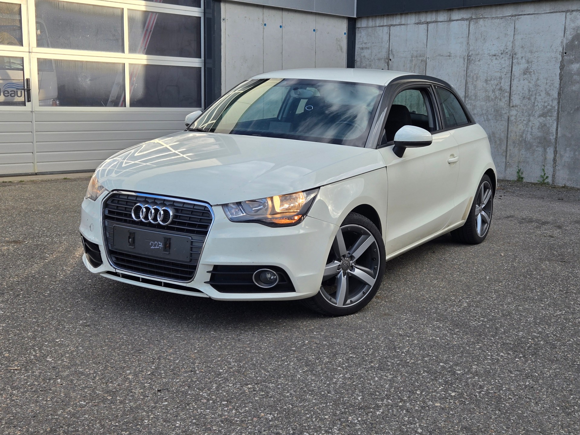 AUDI A1 1.2 TFSI Ambition-image-0