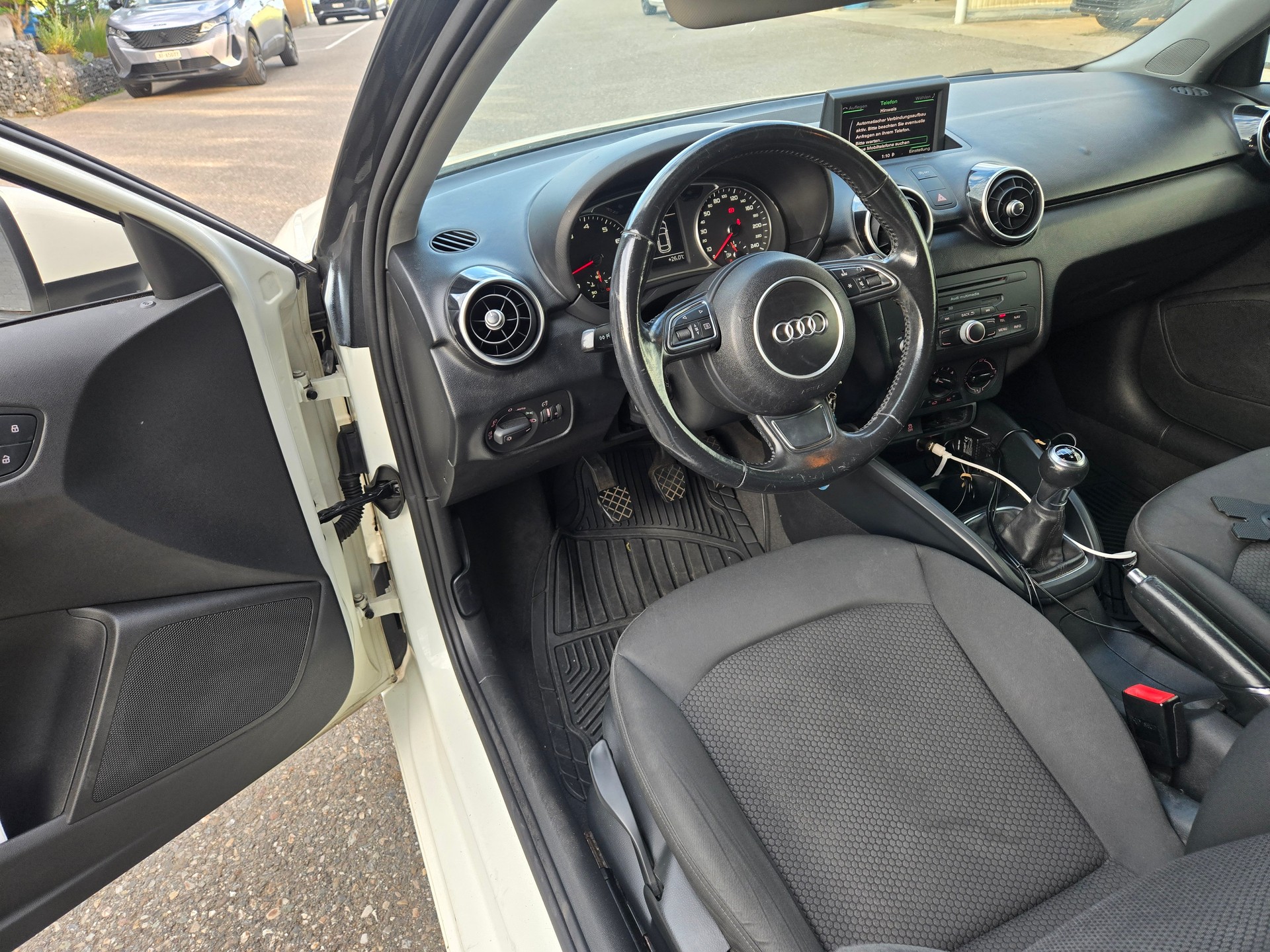 AUDI A1 1.2 TFSI Ambition-image-5
