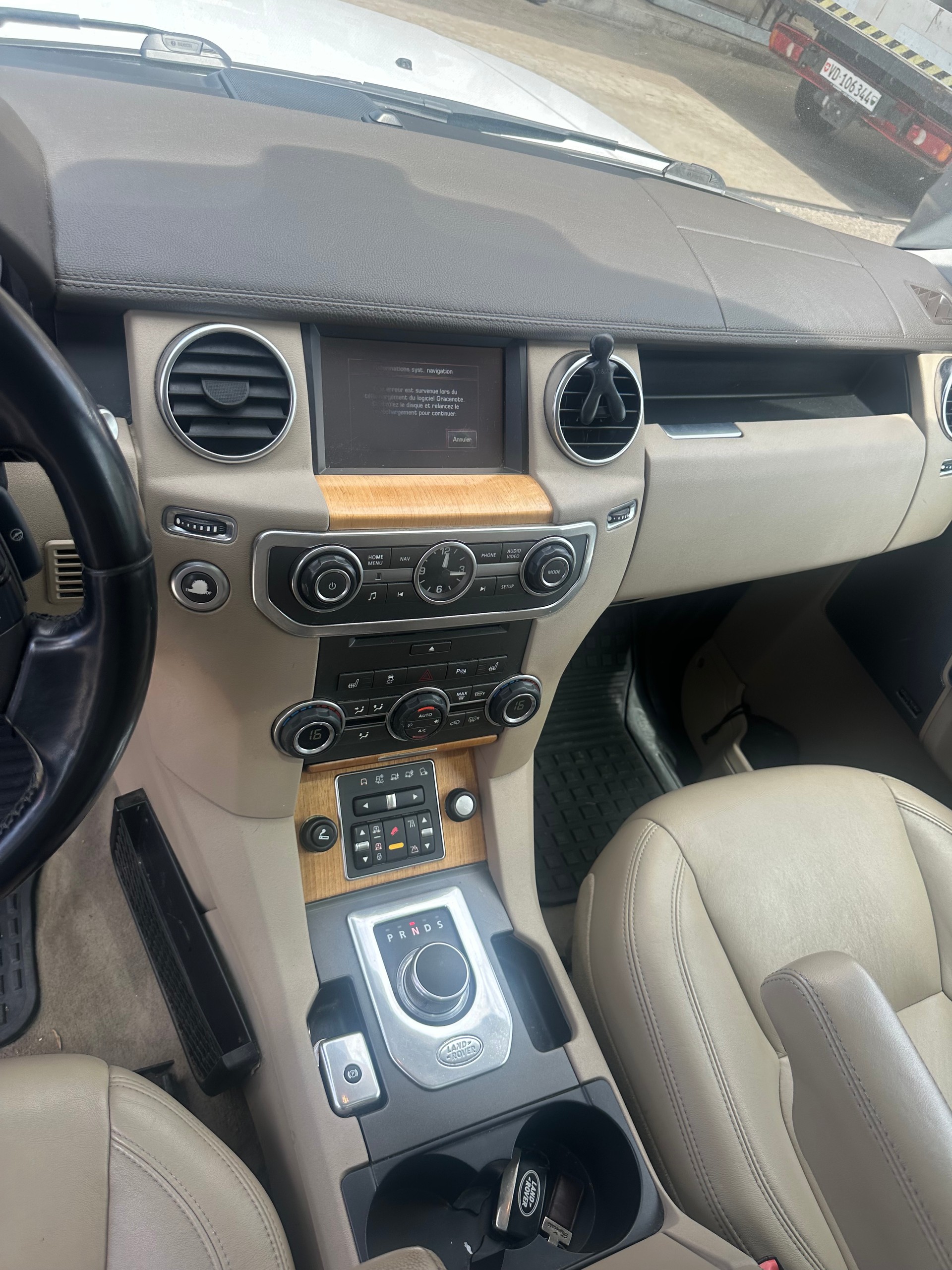 LAND ROVER Discovery 3.0 TDV6 HSE Automatic-image-3