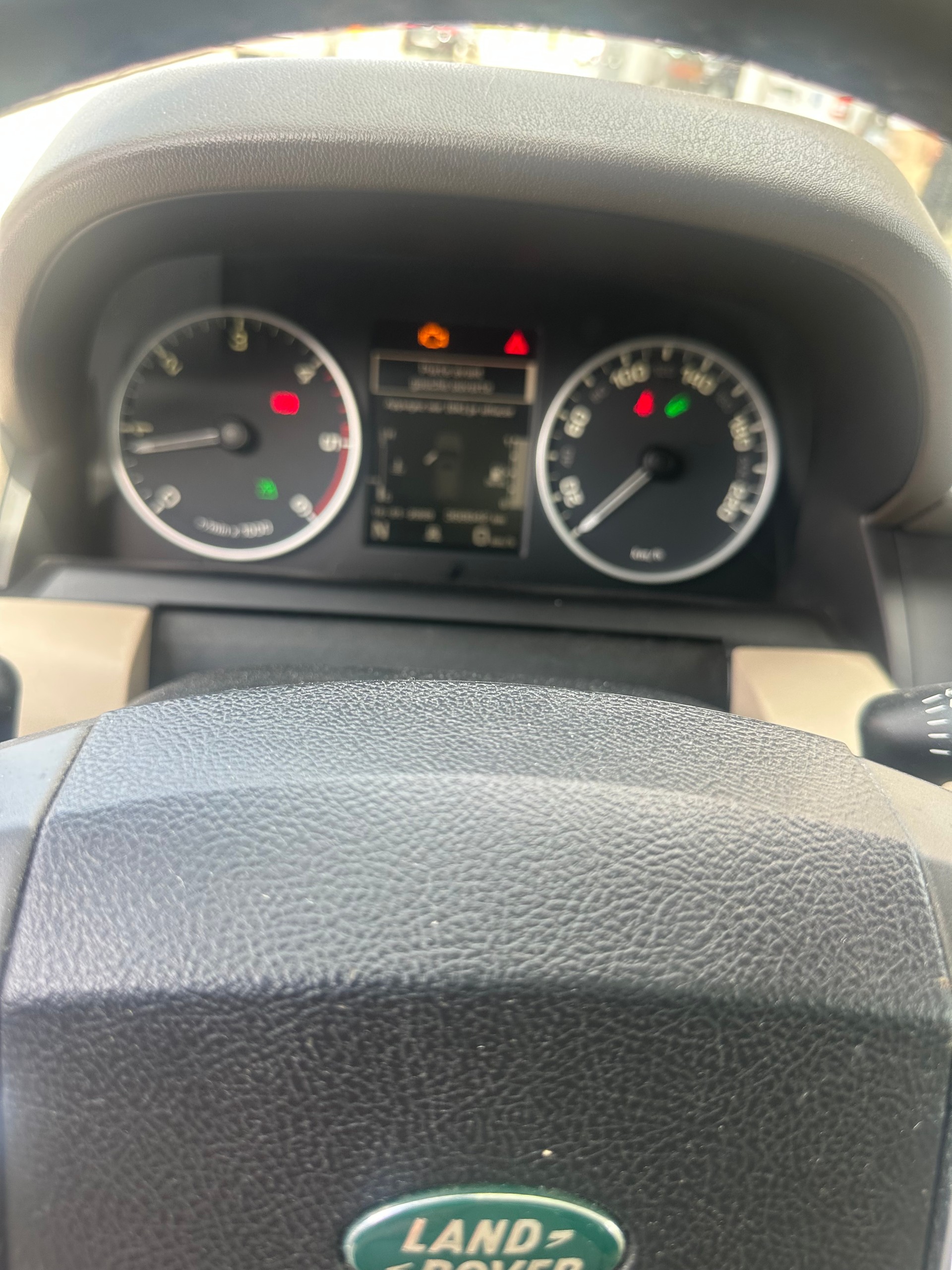 LAND ROVER Discovery 3.0 TDV6 HSE Automatic-image-9