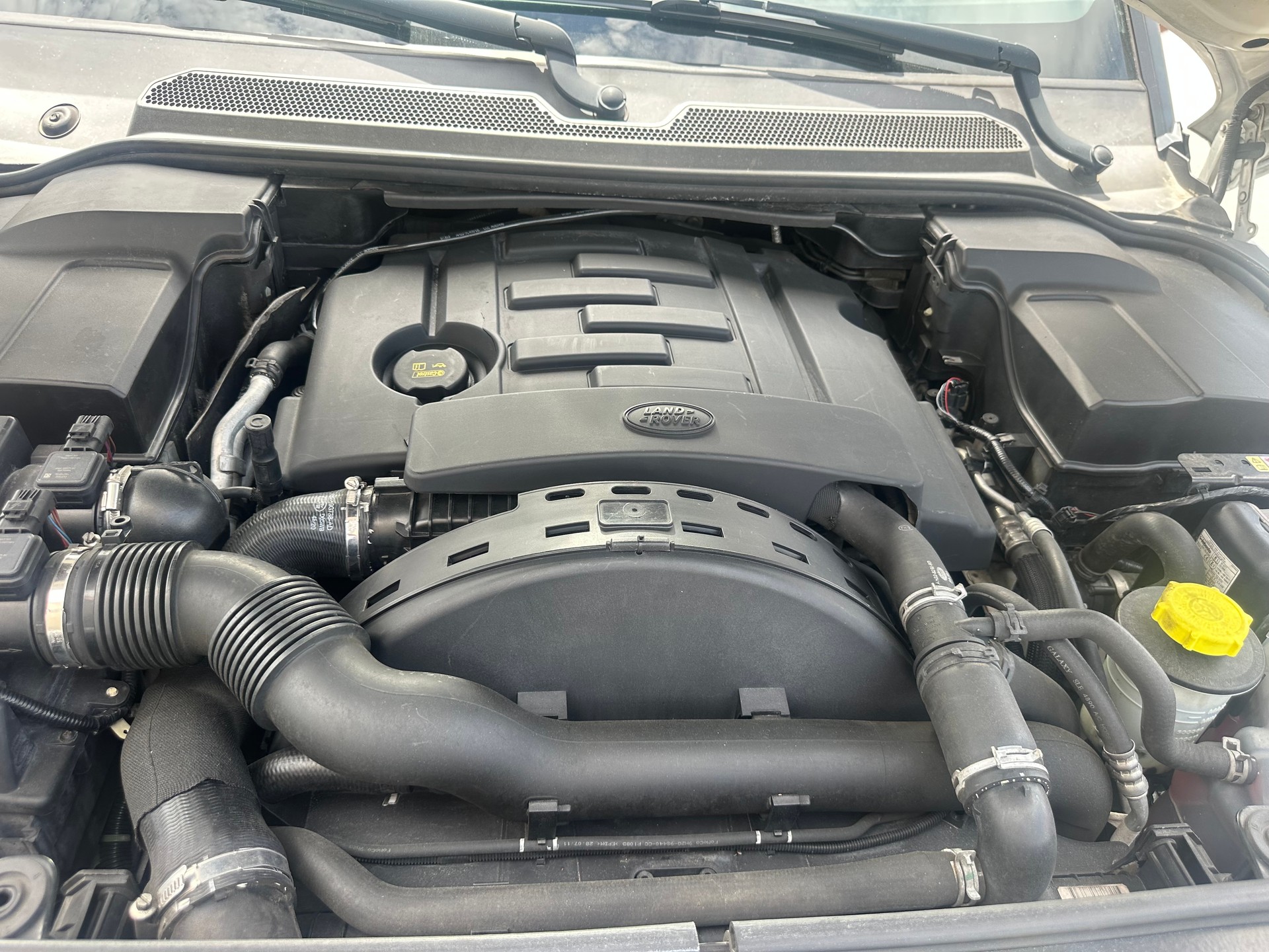 LAND ROVER Discovery 3.0 TDV6 HSE Automatic-image-5