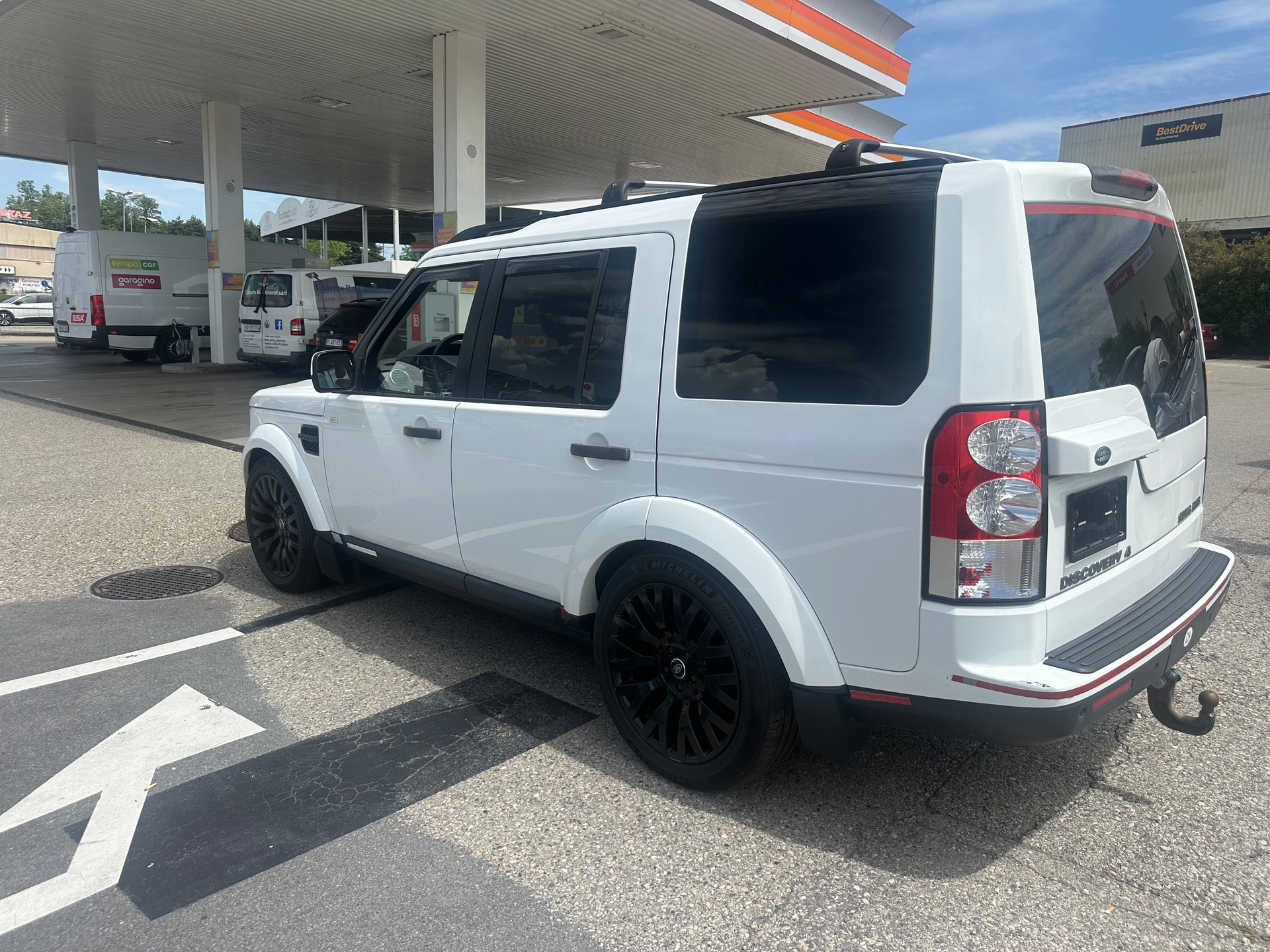 LAND ROVER Discovery 3.0 TDV6 HSE Automatic-image-11