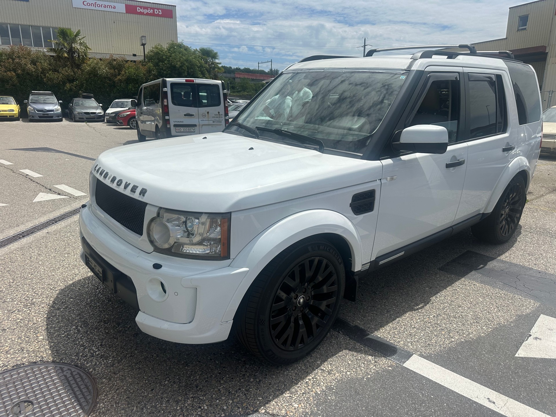 LAND ROVER Discovery 3.0 TDV6 HSE Automatic-image-12