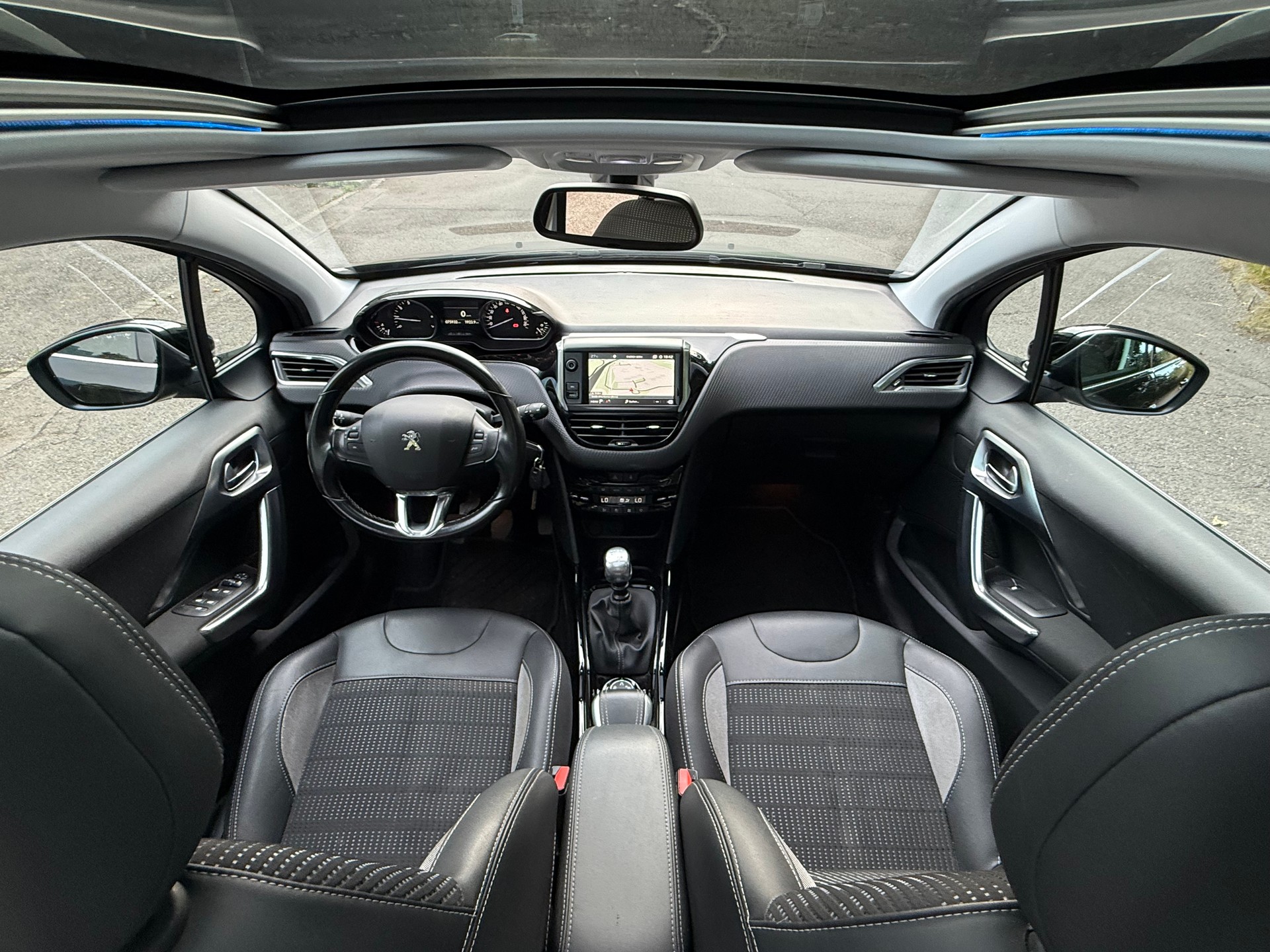 PEUGEOT 2008 1.2 PureTech Allure-image-7