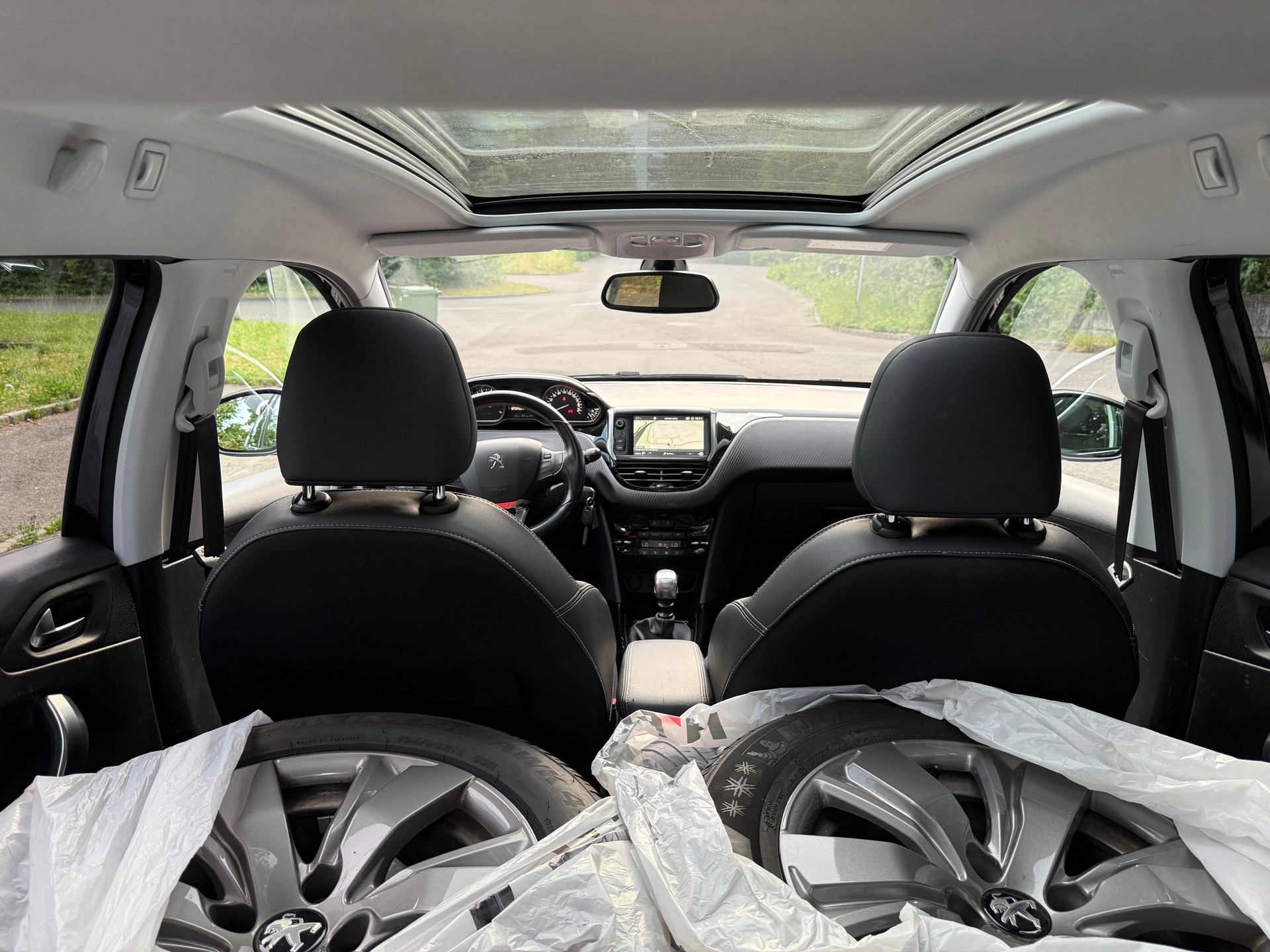 PEUGEOT 2008 1.2 PureTech Allure-image-9