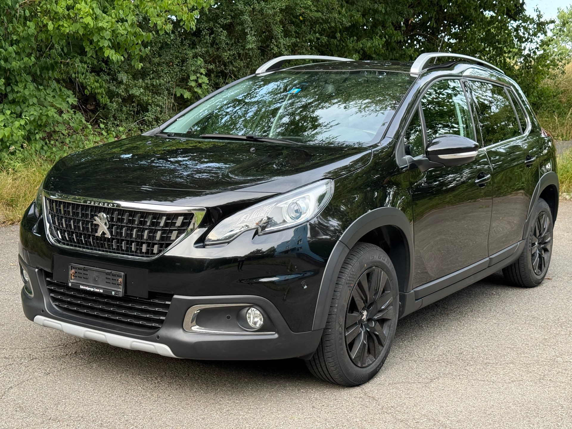 PEUGEOT 2008 1.2 PureTech Allure-image-1