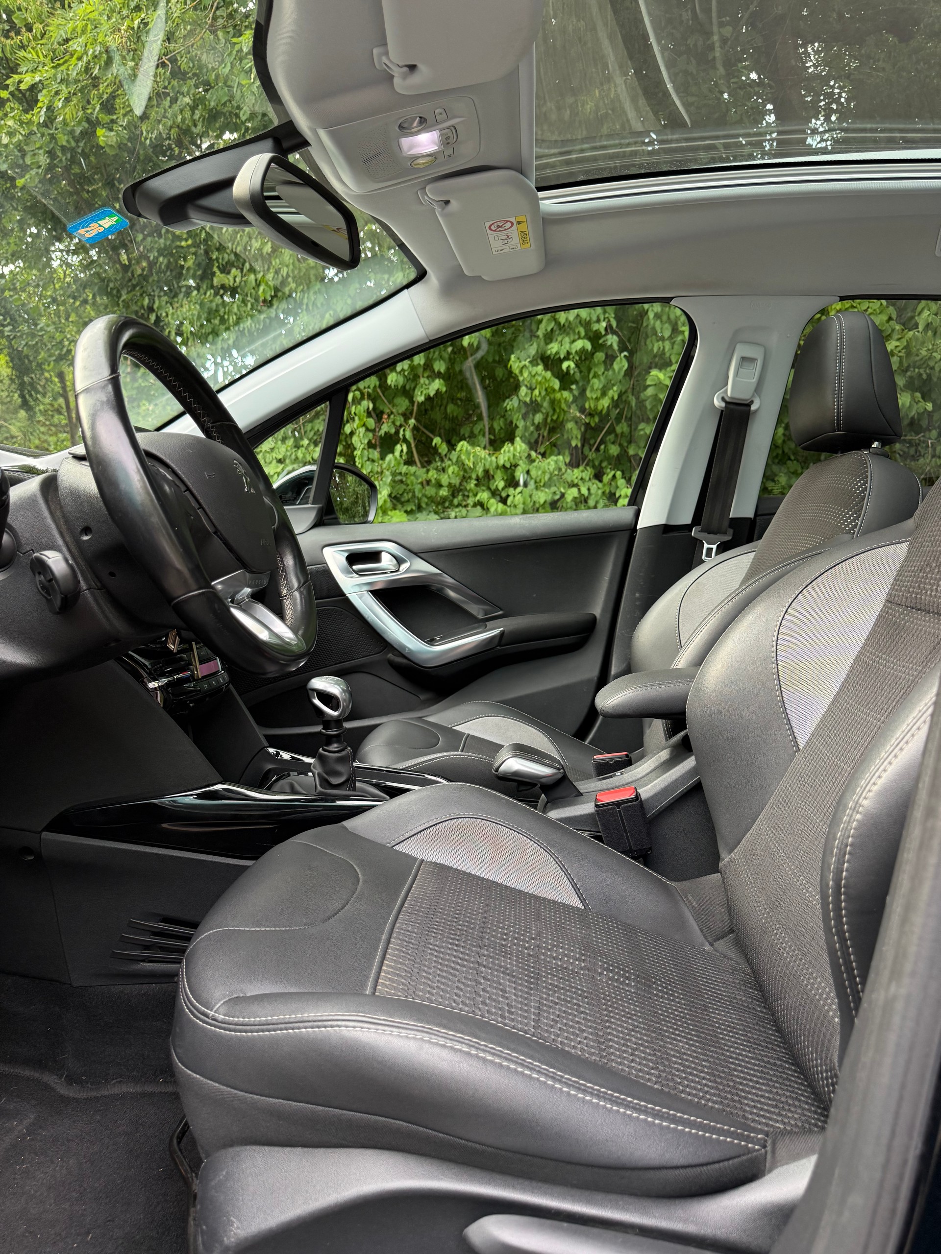 PEUGEOT 2008 1.2 PureTech Allure-image-8