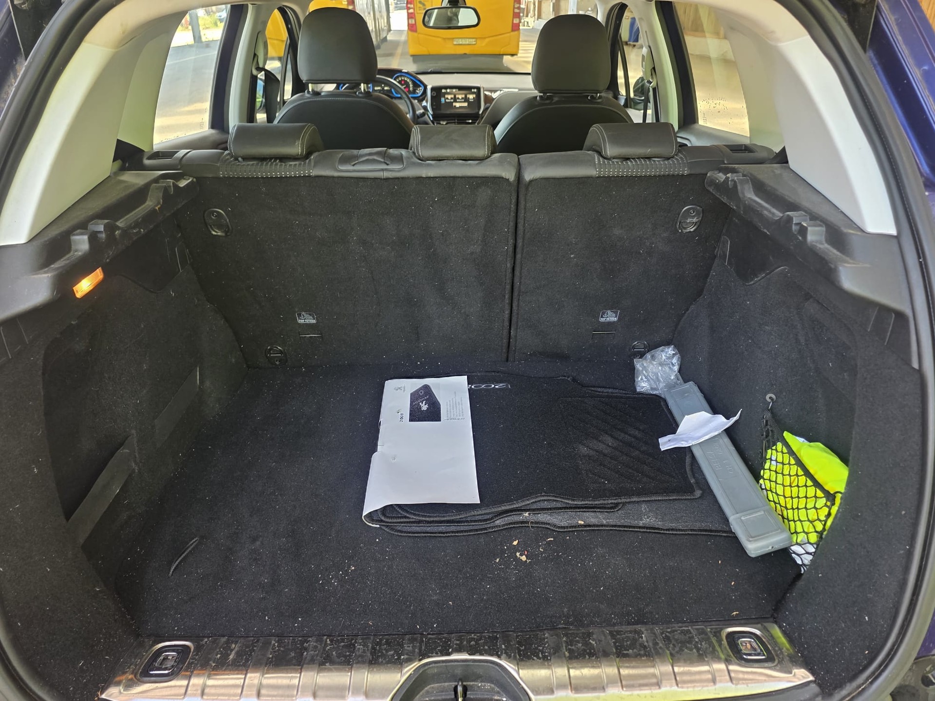PEUGEOT 2008 1.2 PureTech Active-image-11