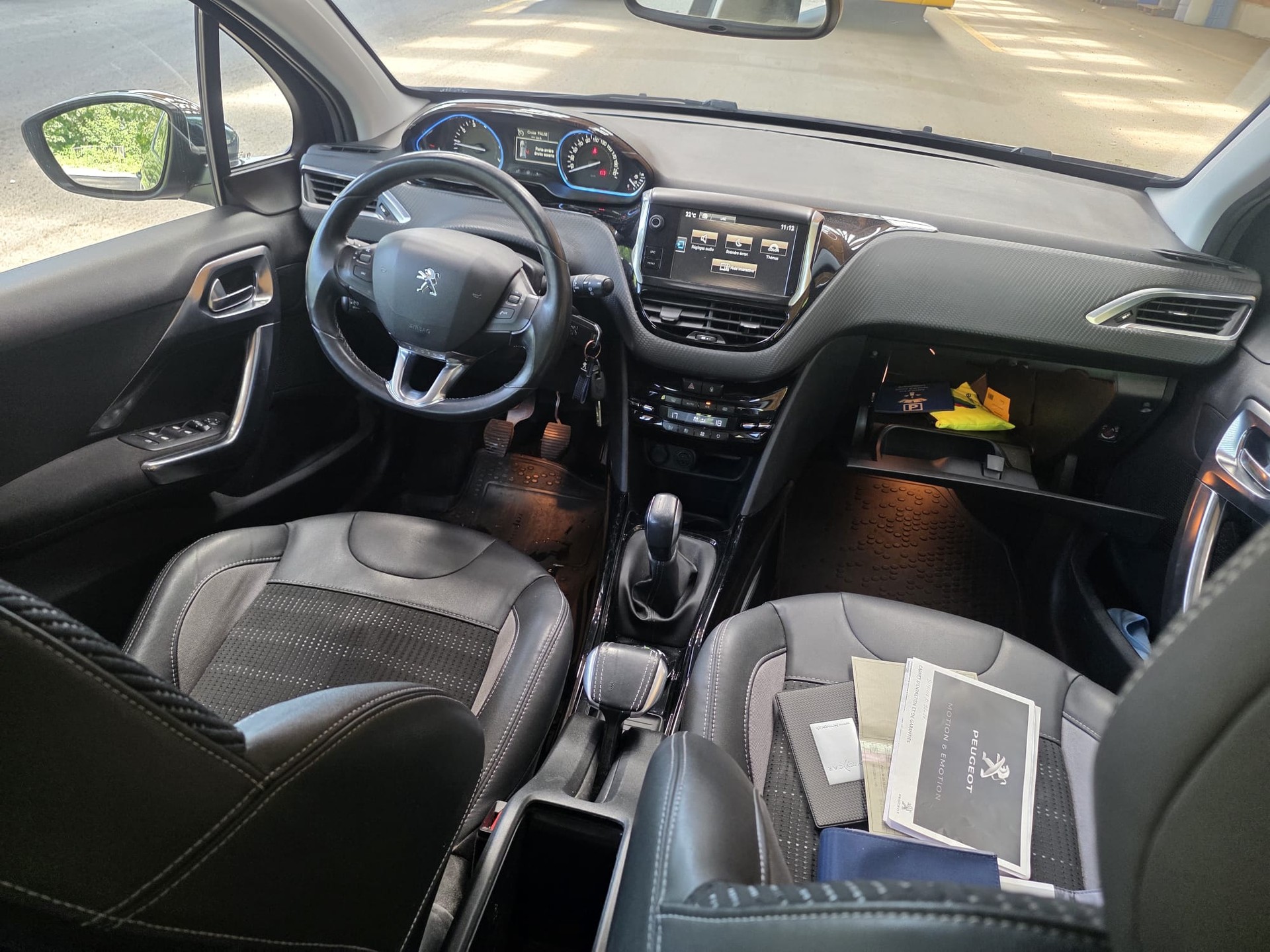 PEUGEOT 2008 1.2 PureTech Active-image-6