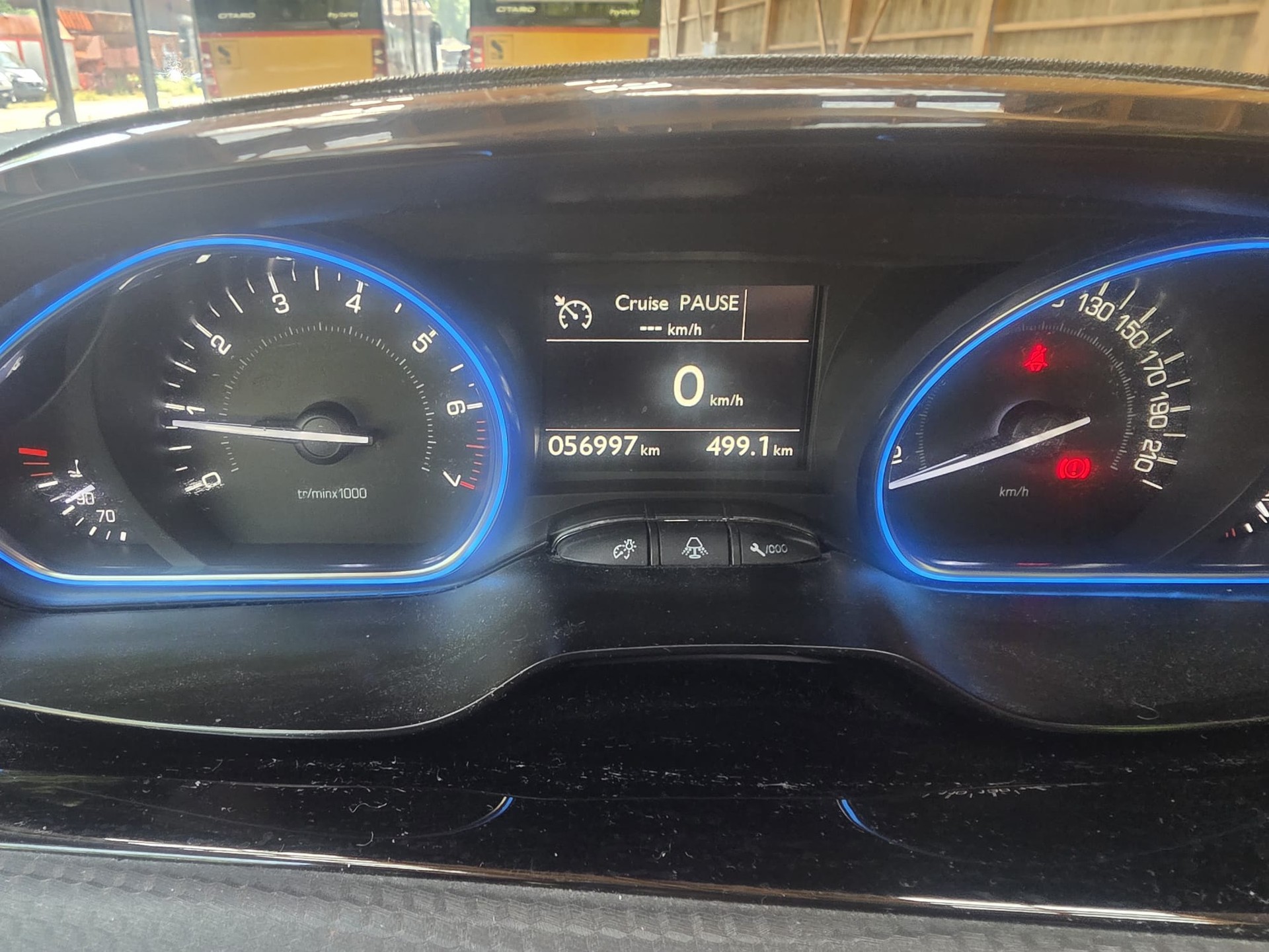 PEUGEOT 2008 1.2 PureTech Active-image-3