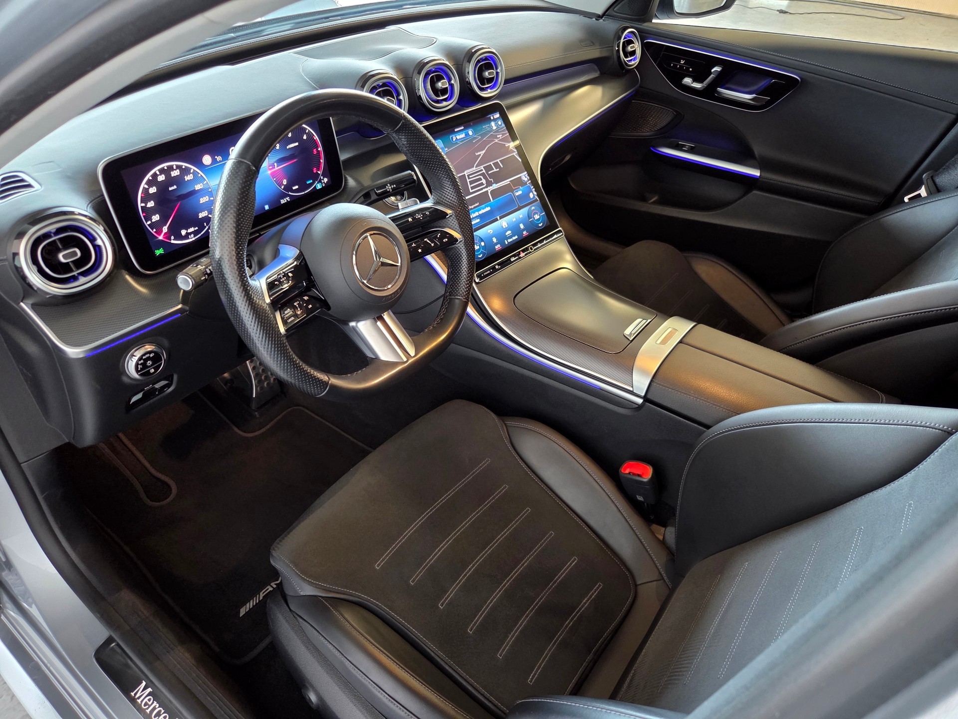 MERCEDES-BENZ C 220 d Swiss Star AMG Line 4matic Kombi-image-3