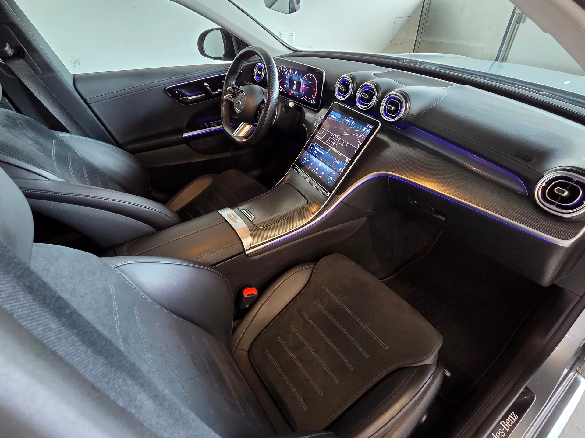 MERCEDES-BENZ C 220 d Swiss Star AMG Line 4matic Kombi-image-11
