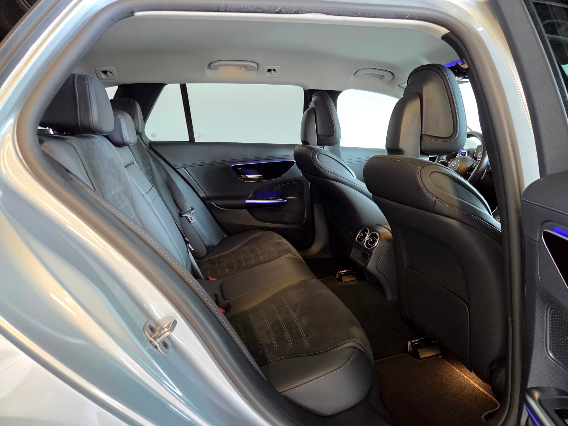 MERCEDES-BENZ C 220 d Swiss Star AMG Line 4matic Kombi-image-21