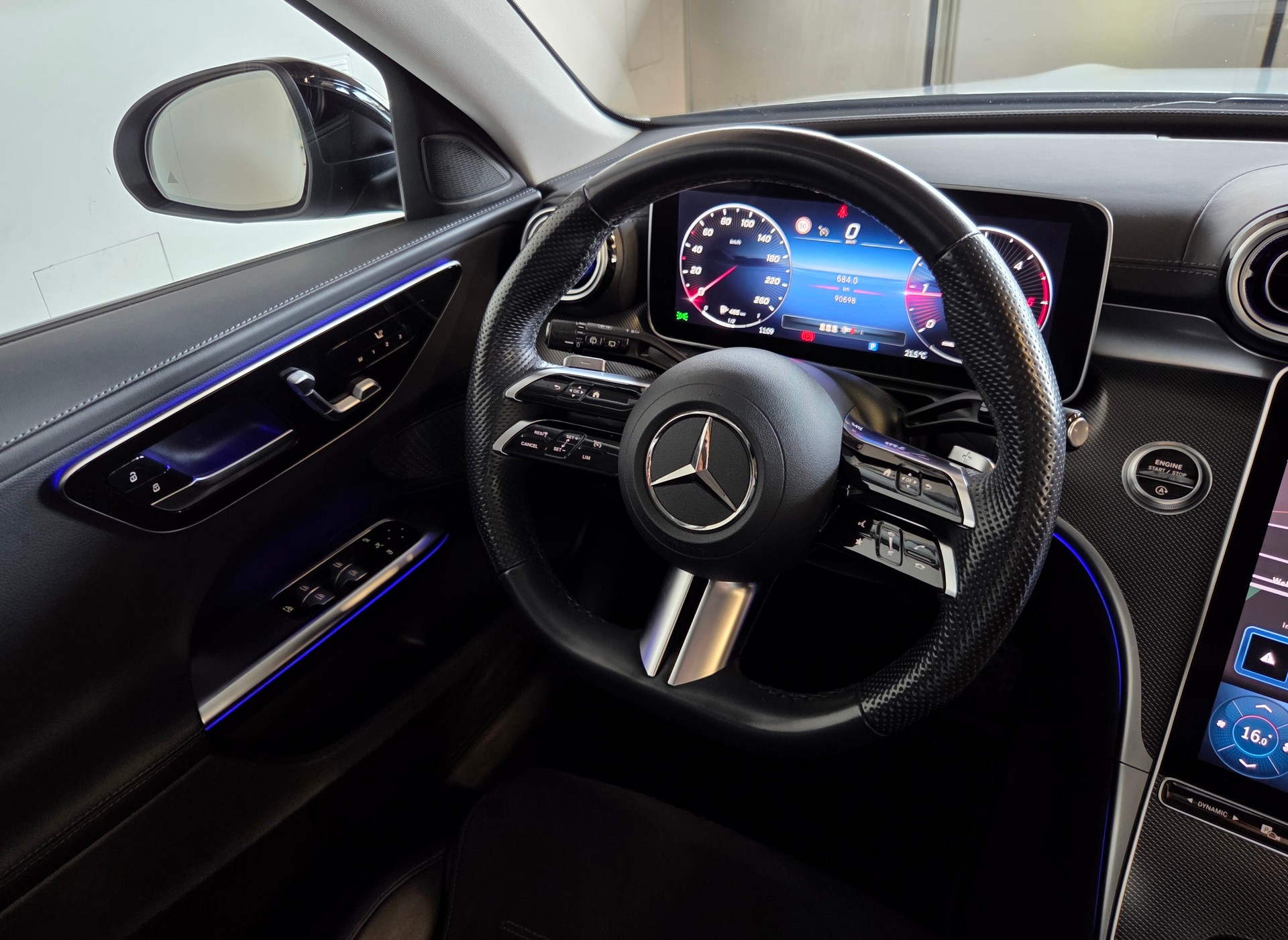 MERCEDES-BENZ C 220 d Swiss Star AMG Line 4matic Kombi-image-16