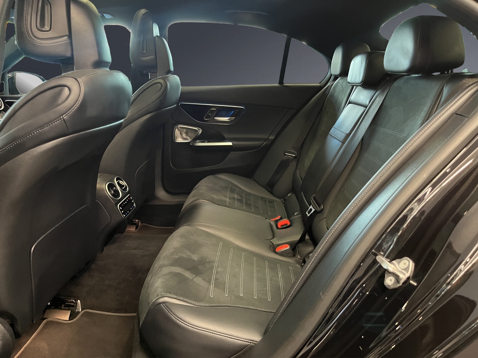 MERCEDES-BENZ C 400e 4 Matic-image-10