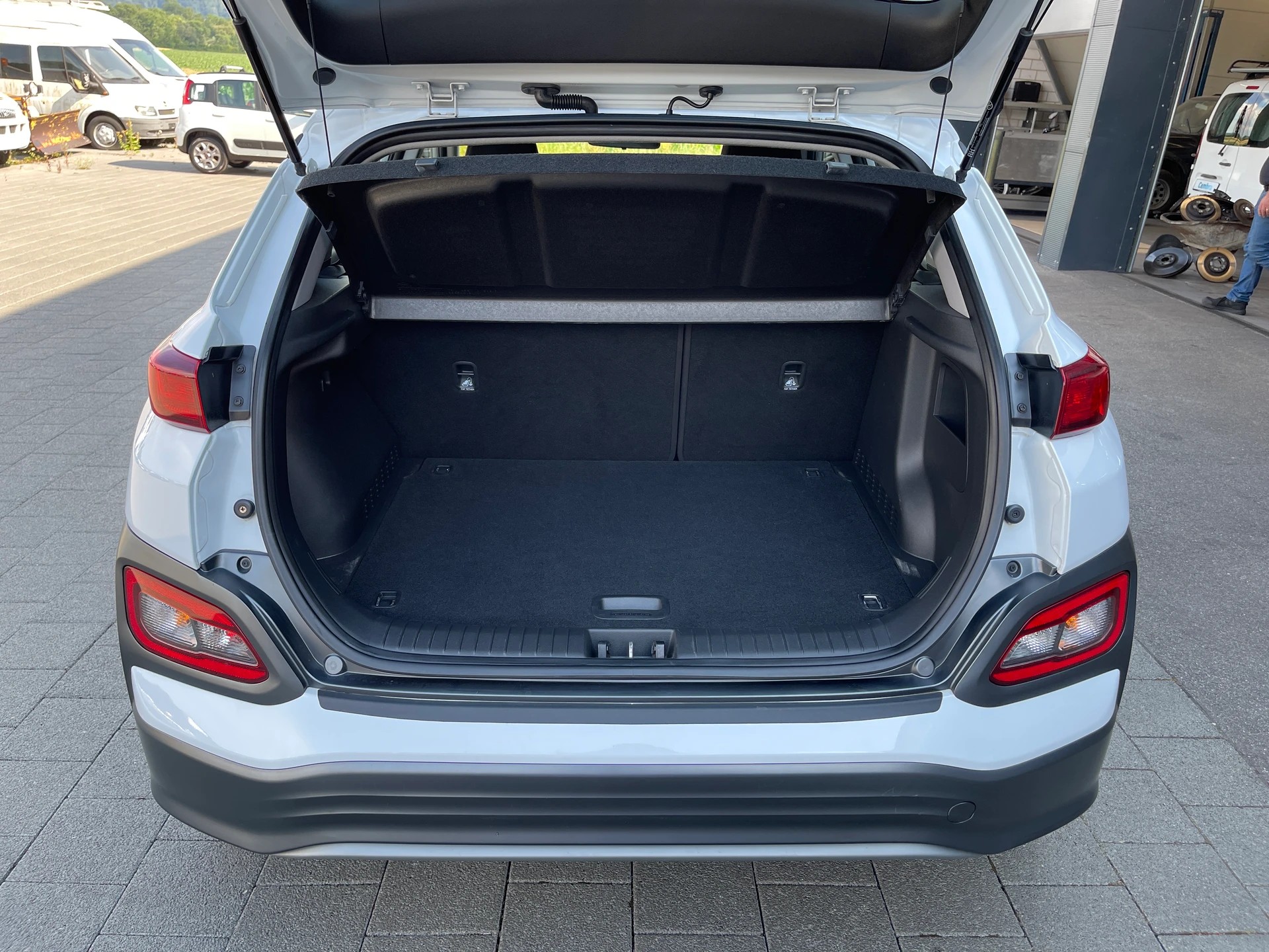 HYUNDAI Kona EV Pica-image-12
