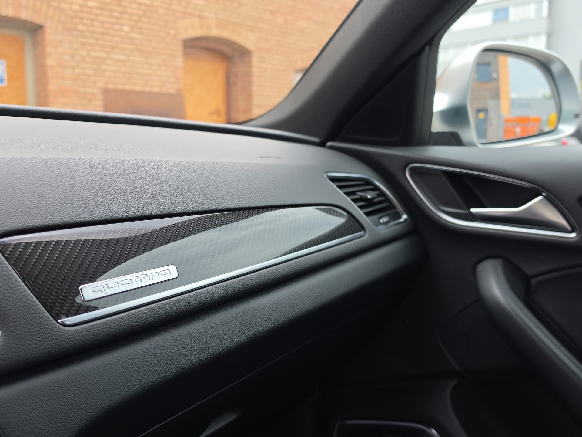 AUDI RS Q3 2.5 TFSI quattro S-tronic-image-14