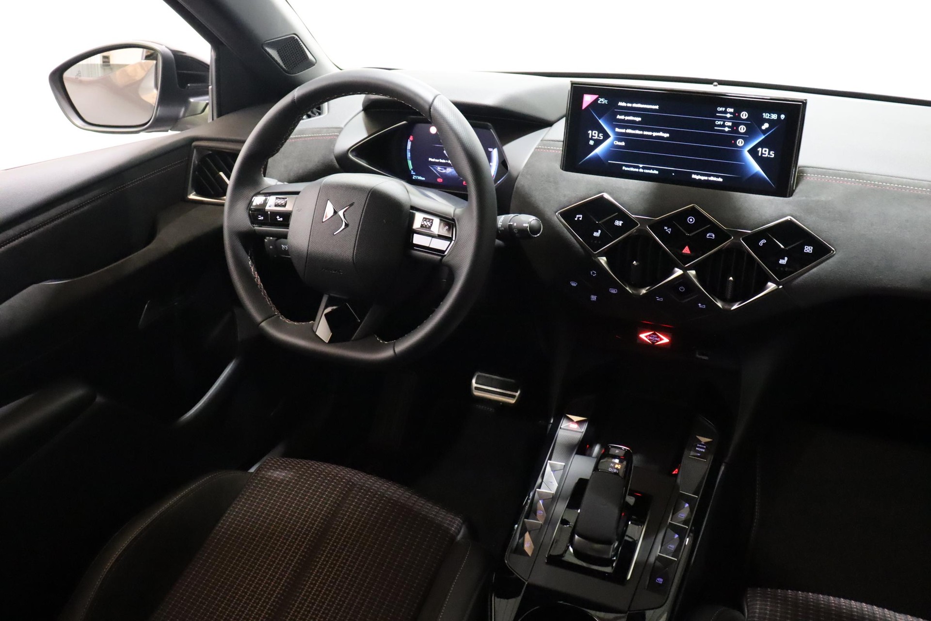 DS AUTOMOBILES 3 Crossback E-Tense Performance Line-image-7