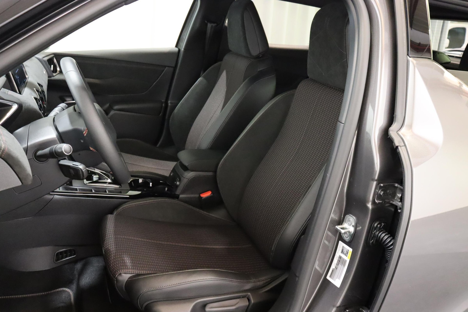 DS AUTOMOBILES 3 Crossback E-Tense Performance Line-image-4