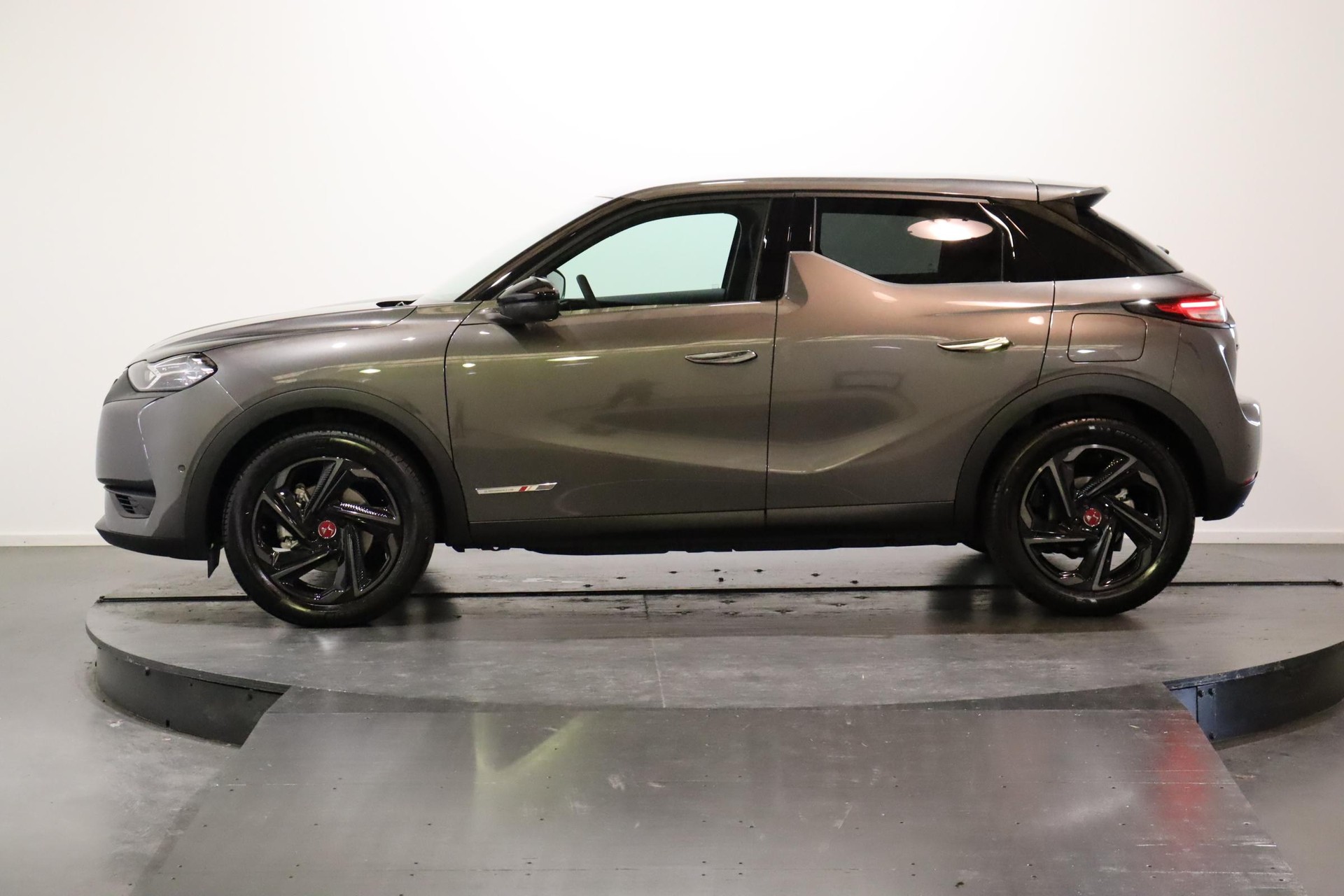 DS AUTOMOBILES 3 Crossback E-Tense Performance Line-image-1