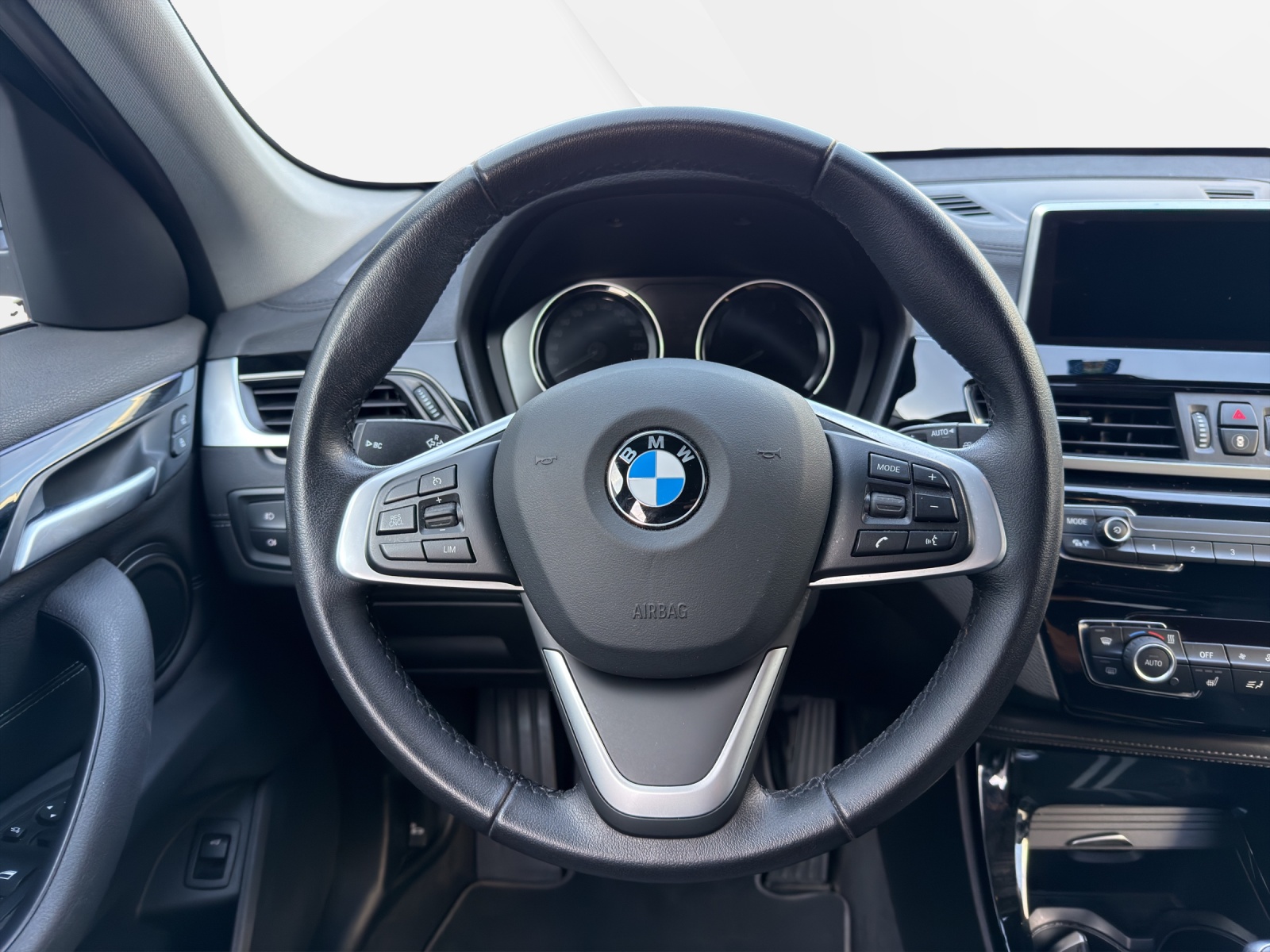 BMW X1 xDrive 20d Sport Line-image-13