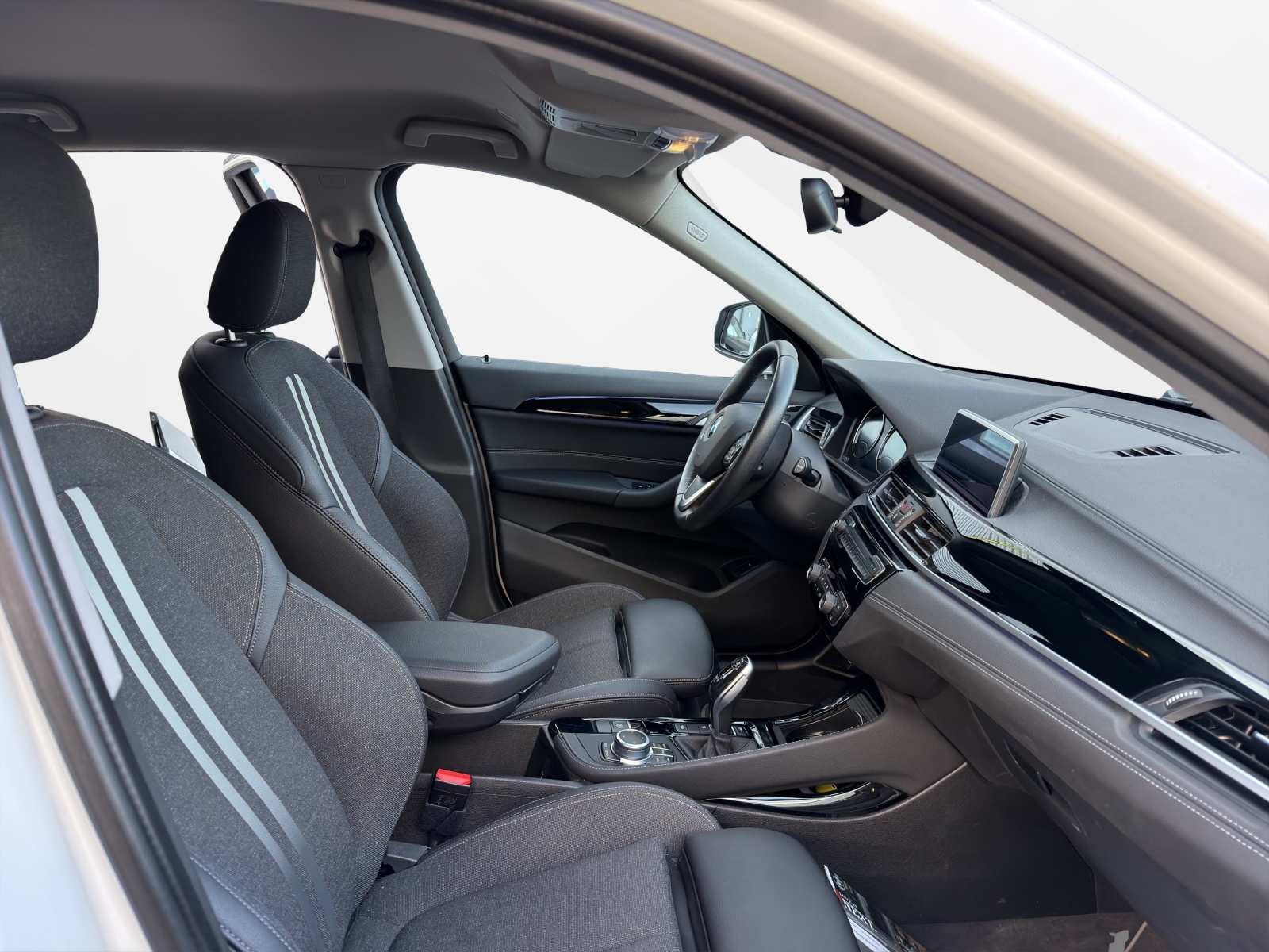 BMW X1 xDrive 20d Sport Line-image-17
